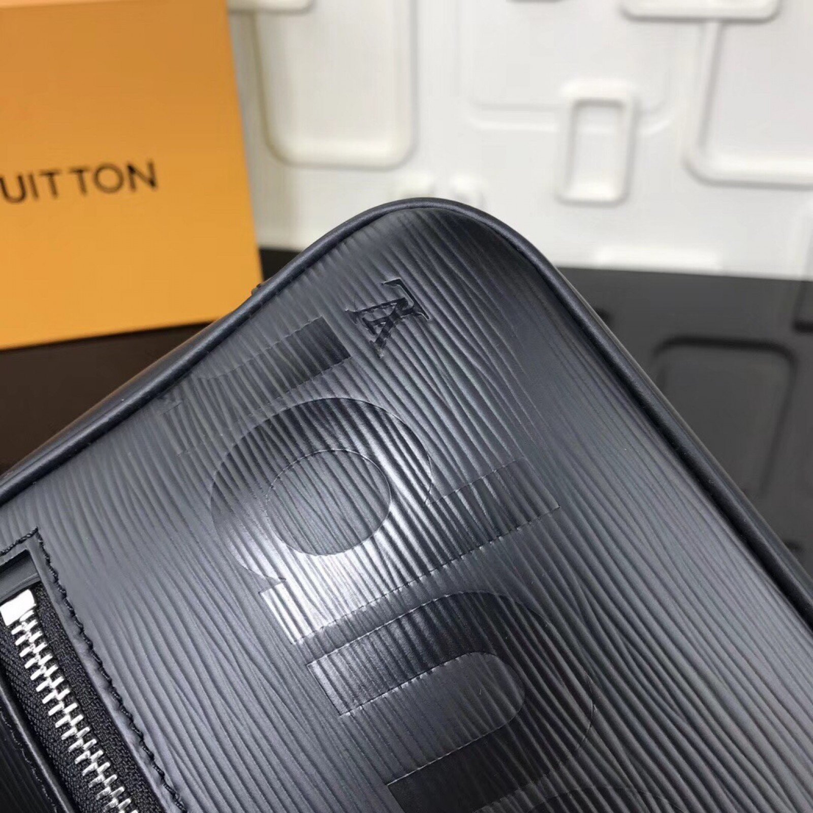 LV Supreme Handbag M64572