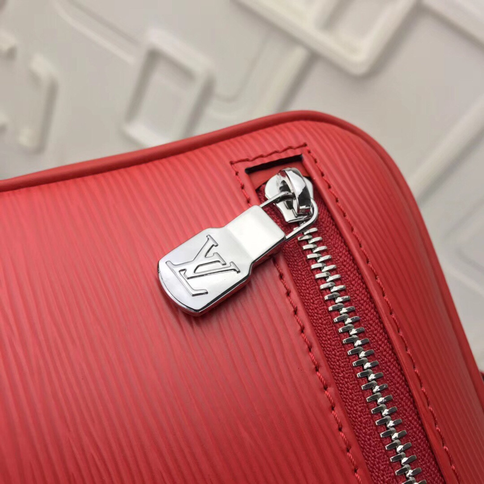 LV Supreme Handbag M64572