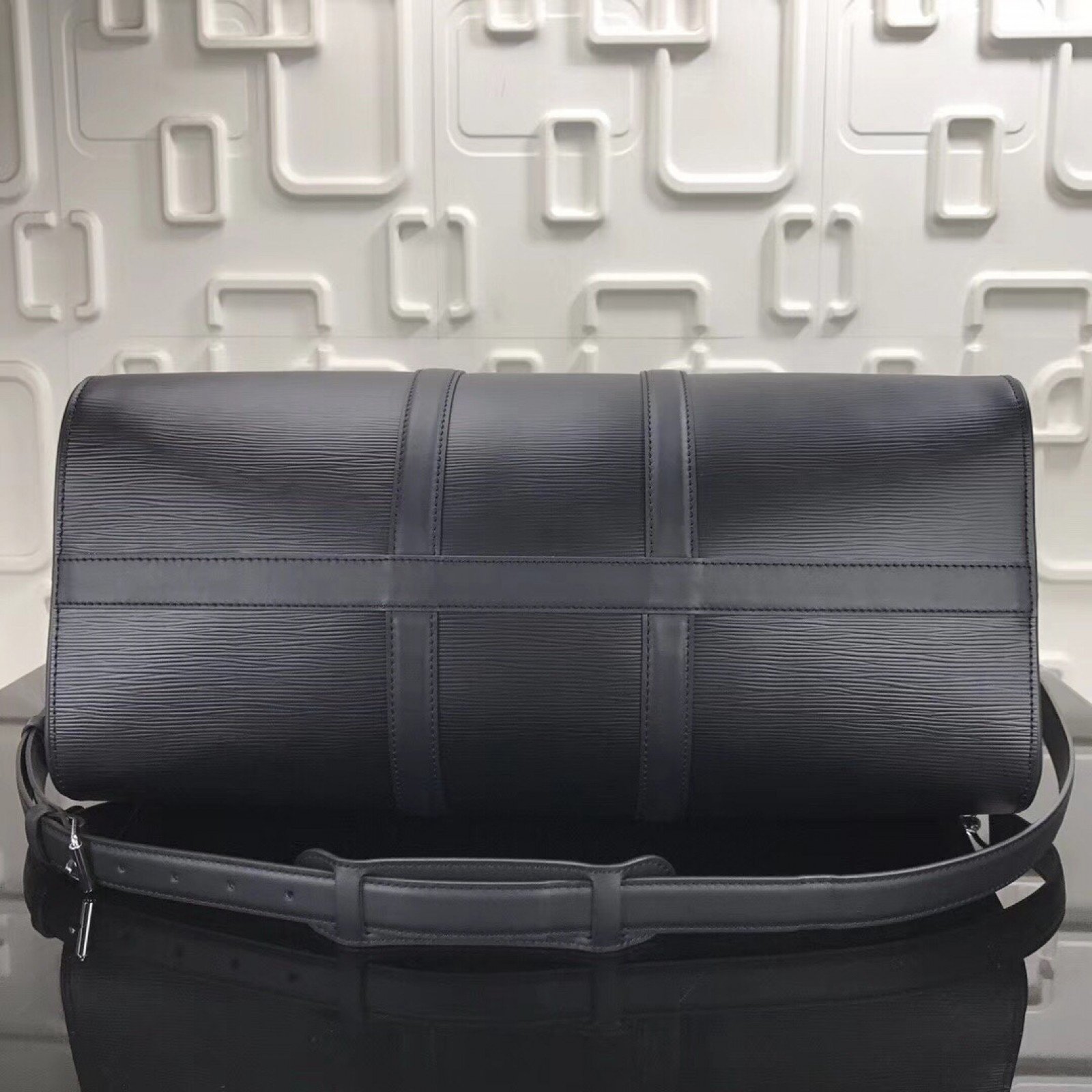 LV Supreme Keepall  M41418F