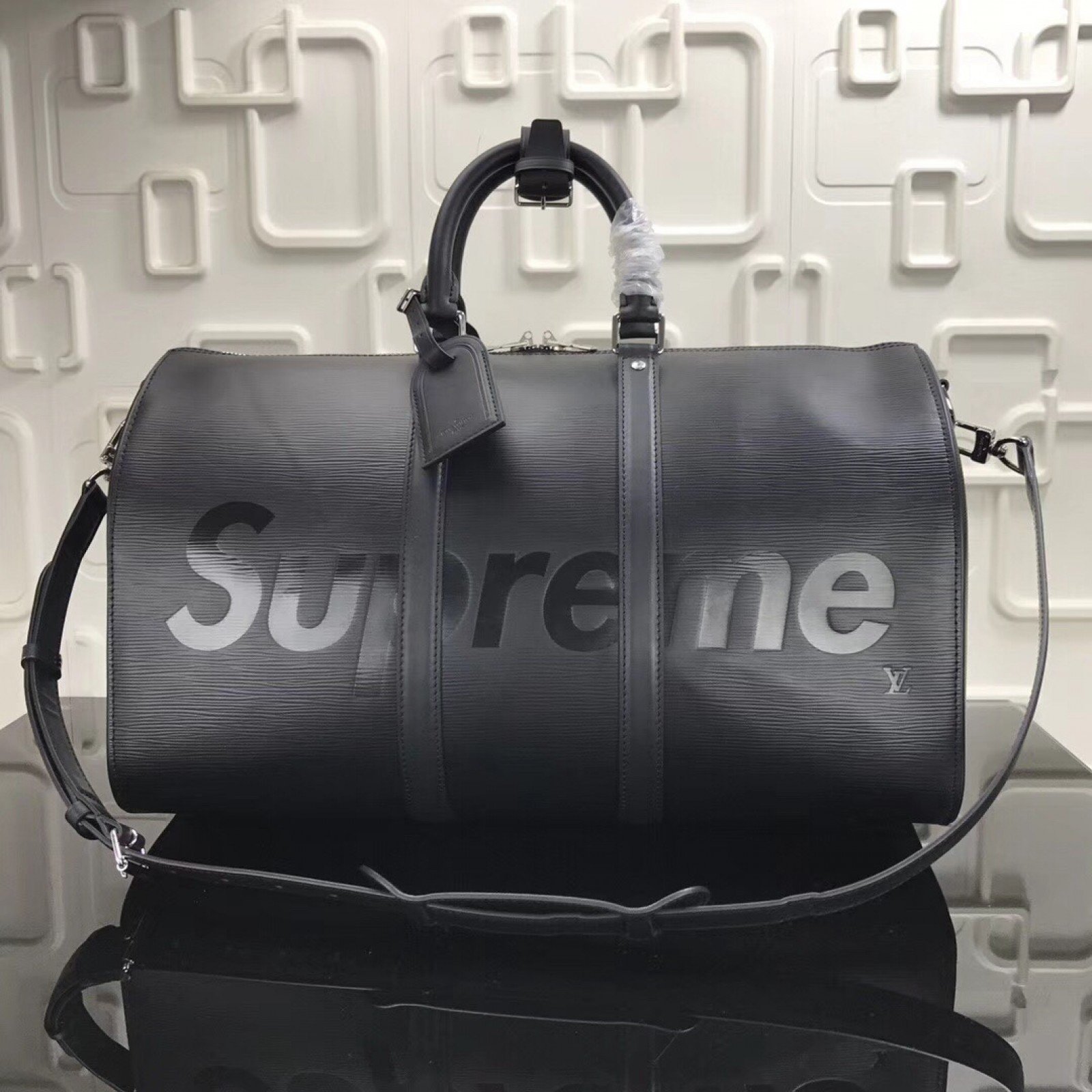 LV Supreme Keepall  M41418F