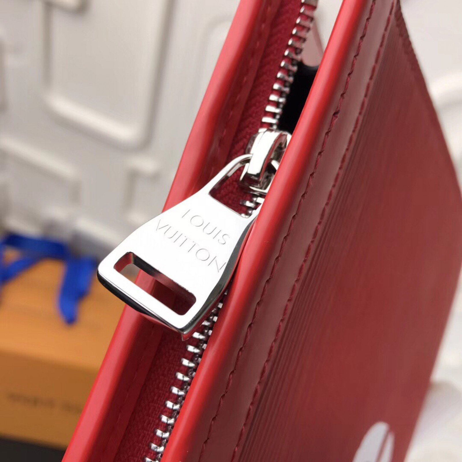 LV Supreme POCHETTE VOYAGE M66888