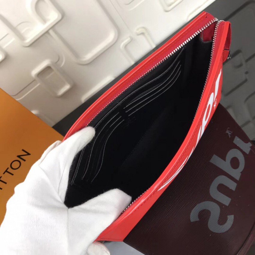 LV Supreme POCHETTE VOYAGE M66888