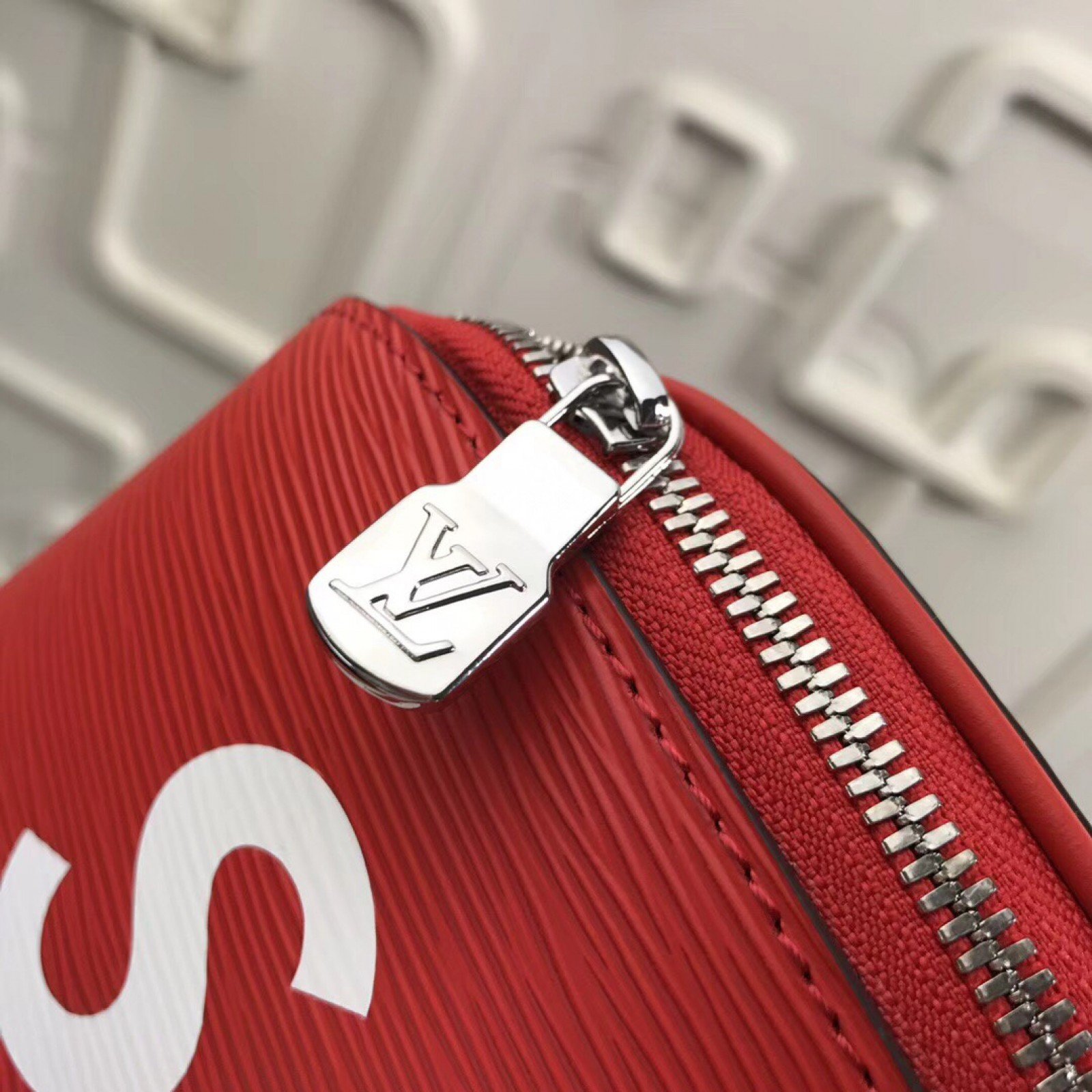 LV Supreme Waist bag M54319SZ