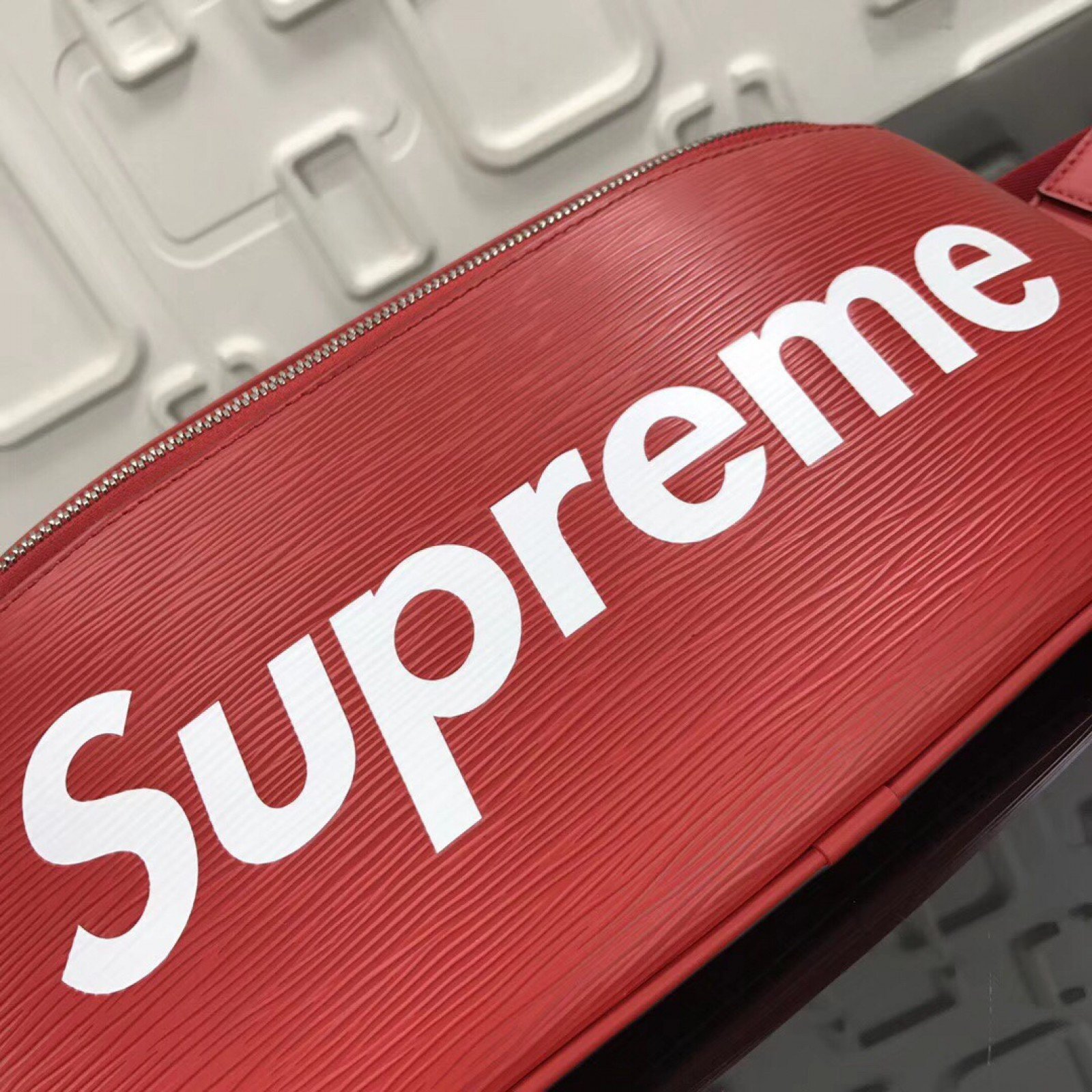 LV Supreme Waist bag M54319SZ
