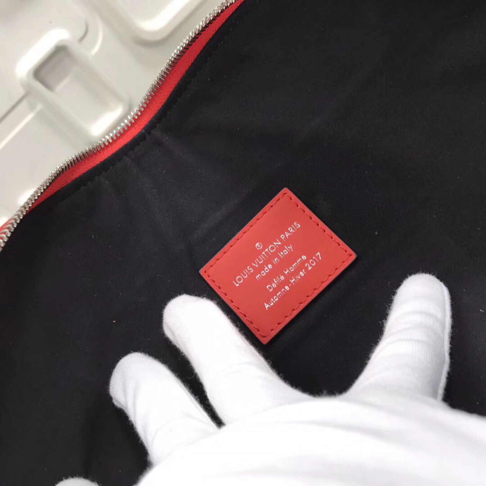 LV Supreme Waist bag M54319SZ