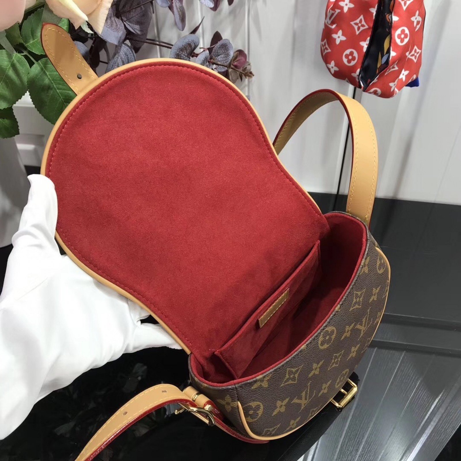 LV TAMBOURIN BAG M44860