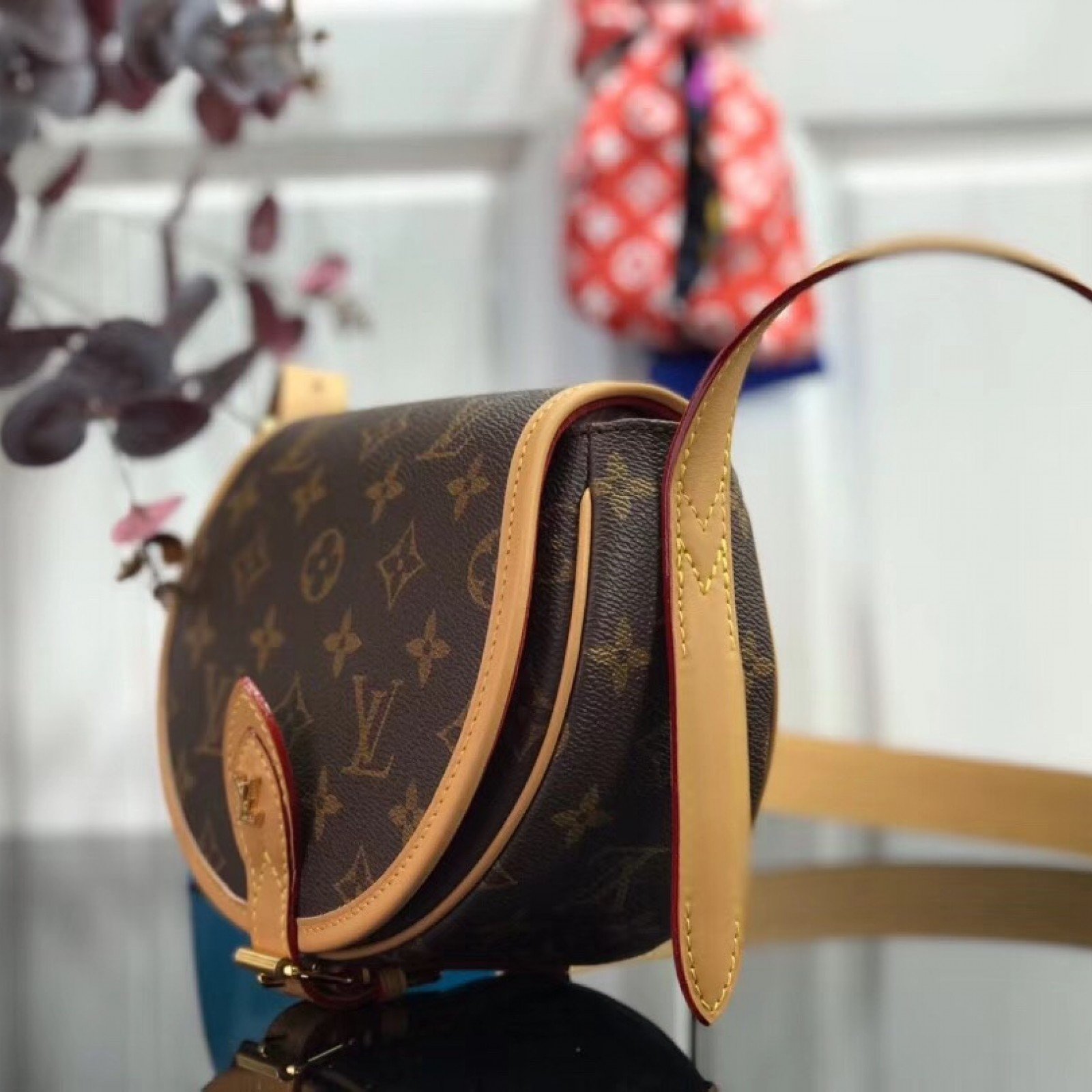 LV TAMBOURIN BAG M44860