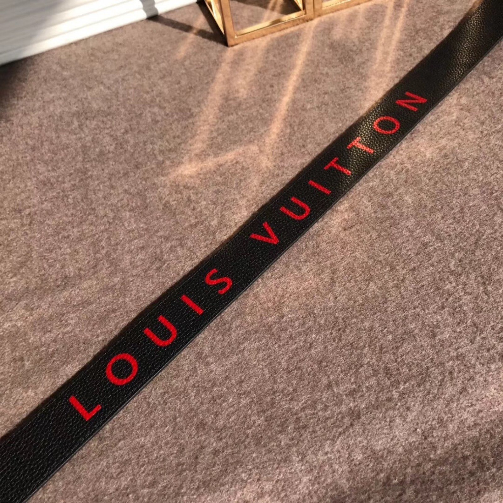 LV TAURILLON Shoulder Strap J02389