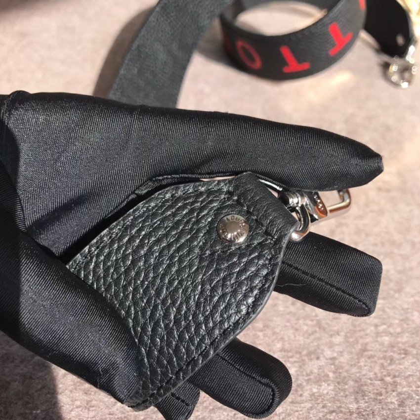 LV TAURILLON Shoulder Strap J02389