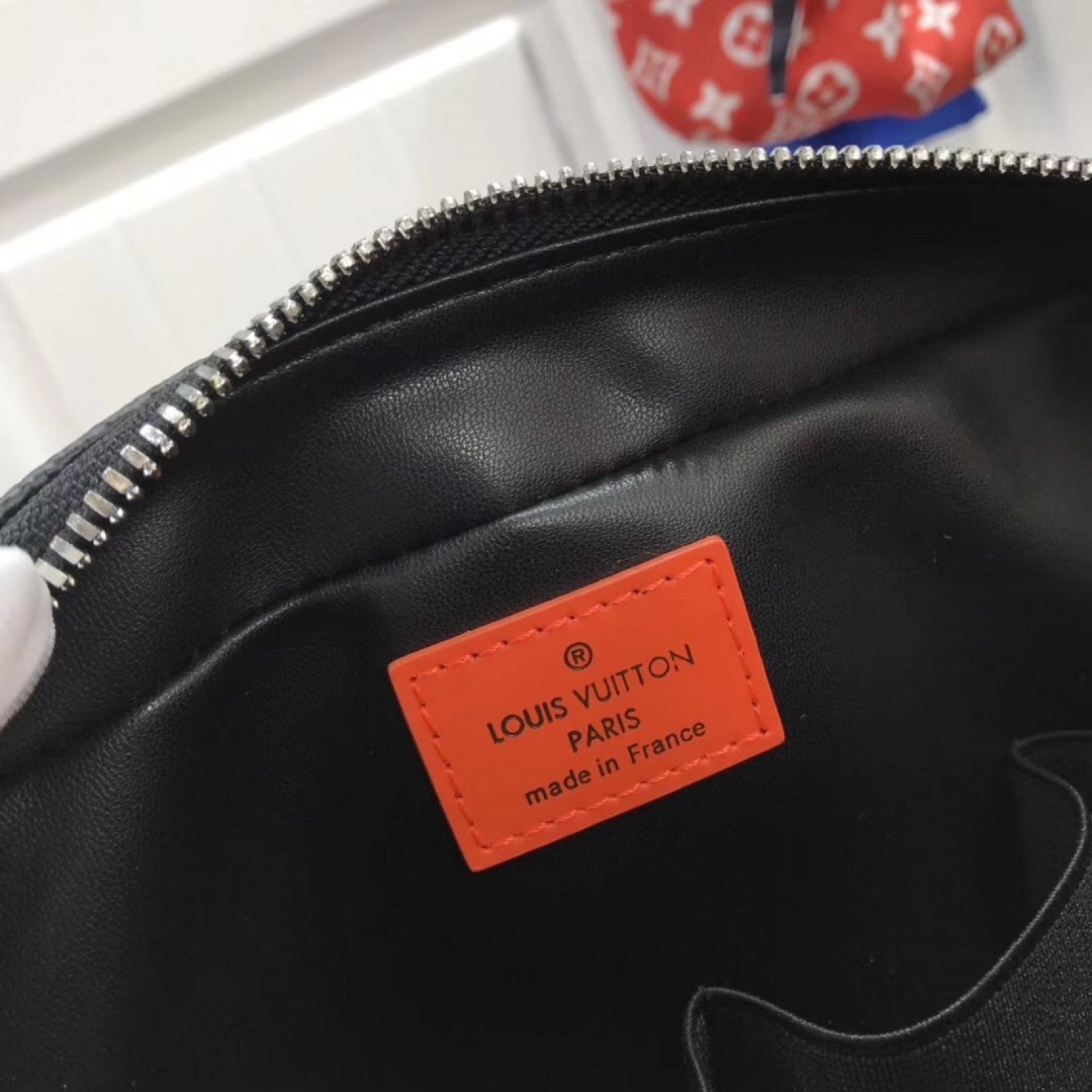 LV TOILET POUCH GM N60245