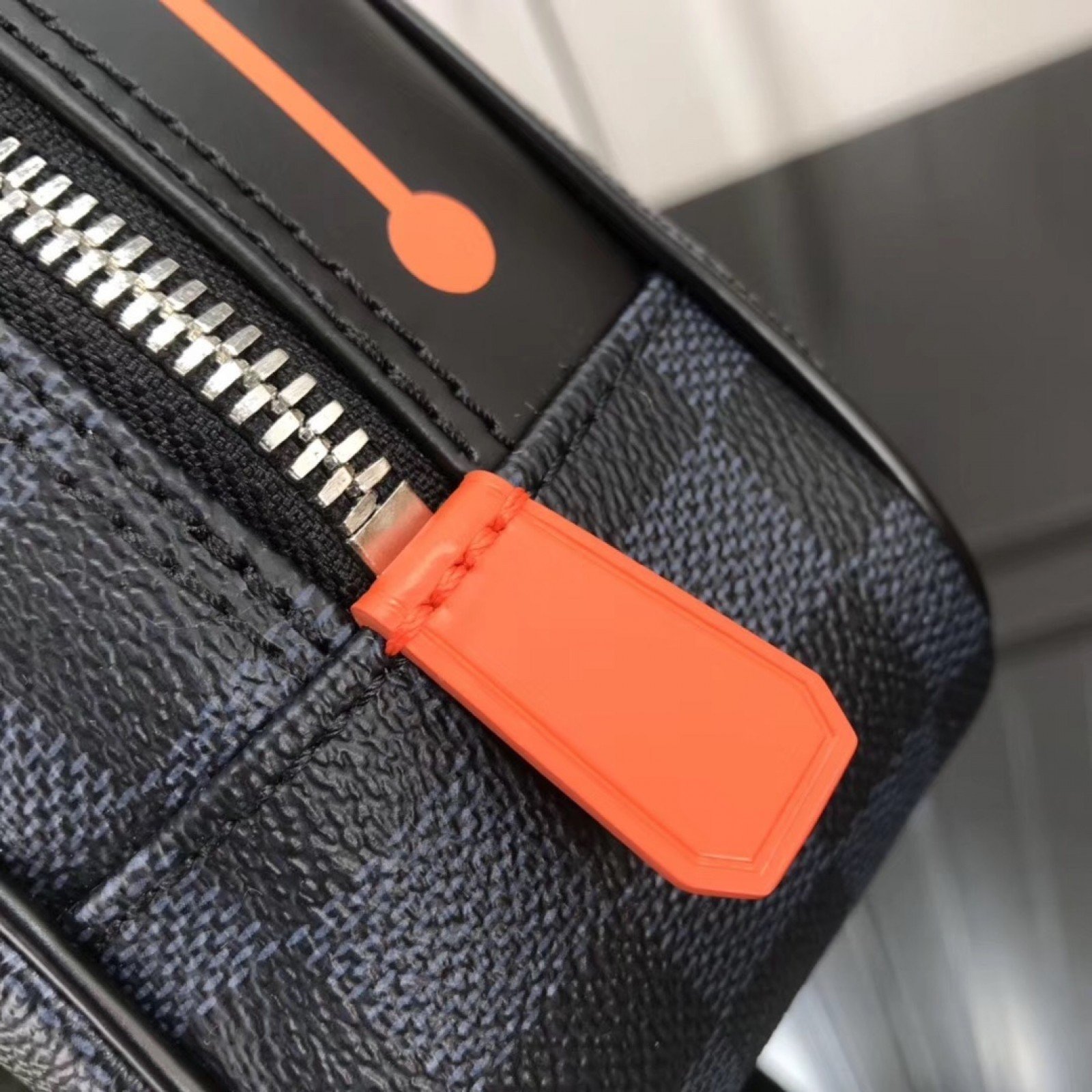 LV TOILET POUCH GM N60245