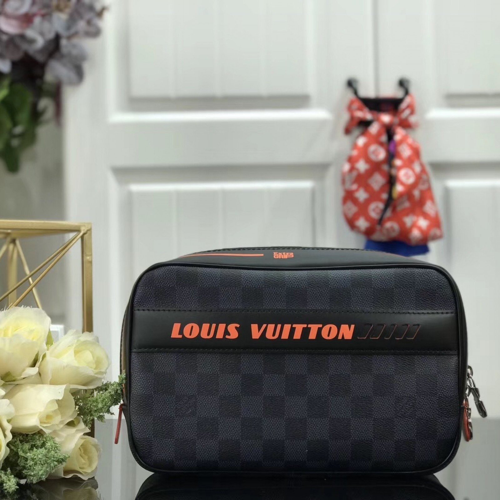 LV TOILET POUCH GM N60245
