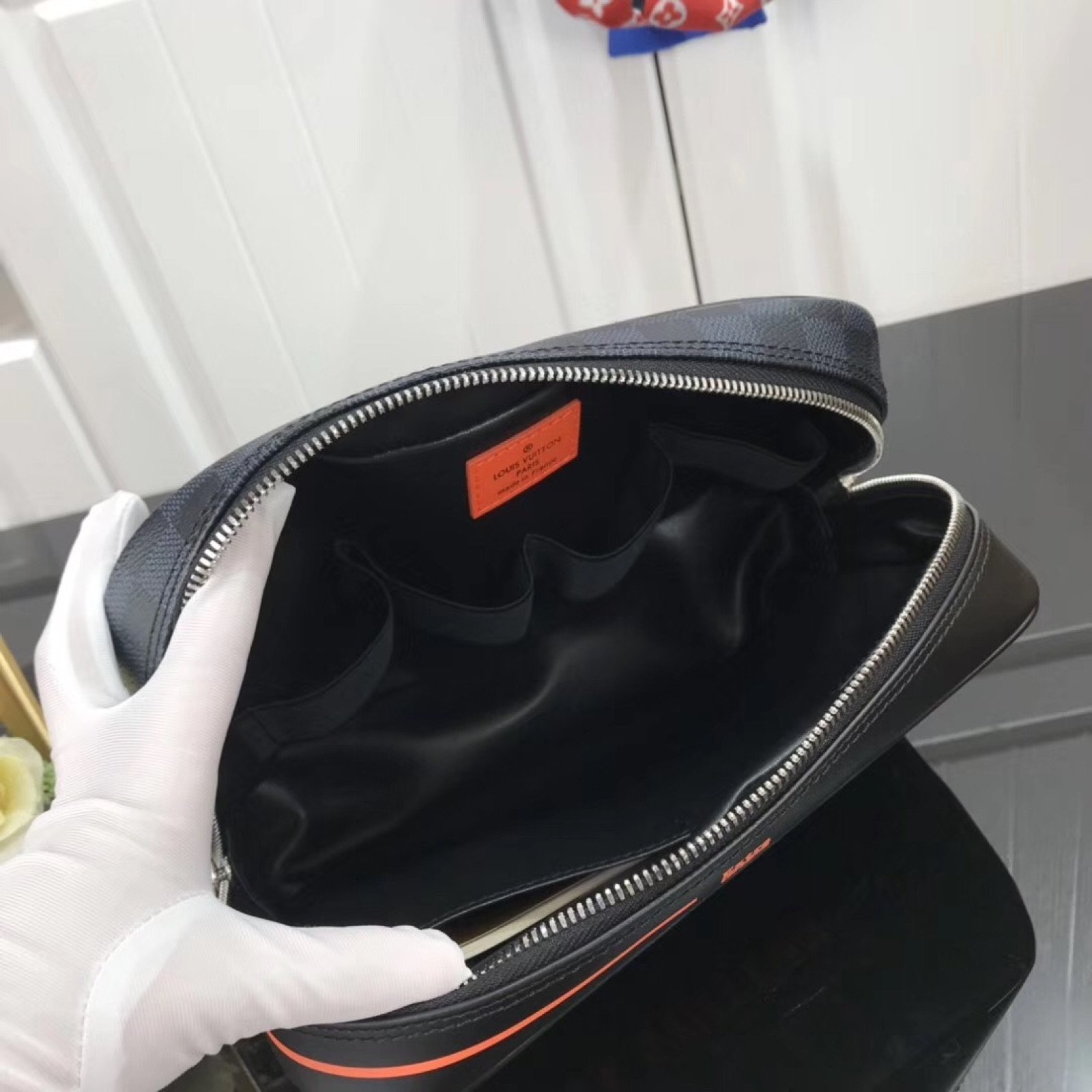 LV TOILET POUCH GM N60245