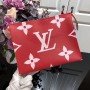 LV TOILET POUCH XL M67692