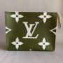 LV TOILET POUCH XL M67692