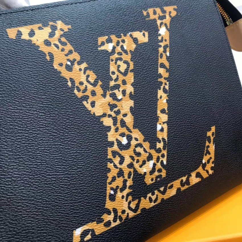 LV TOILETRY POUCH 26 M47542BW