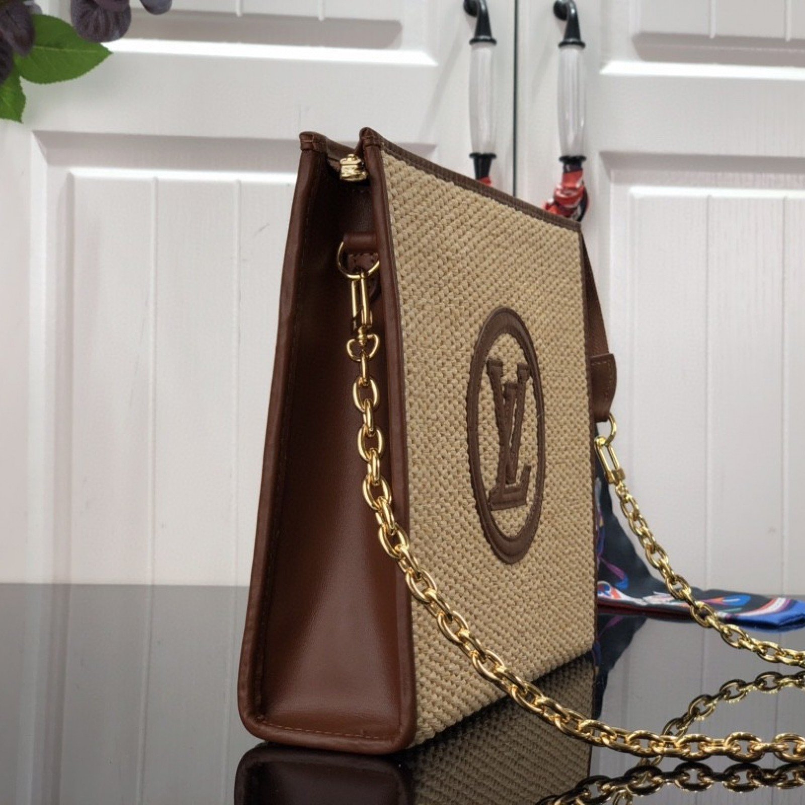 LV TOILETRY POUCH ON CHAIN M81366