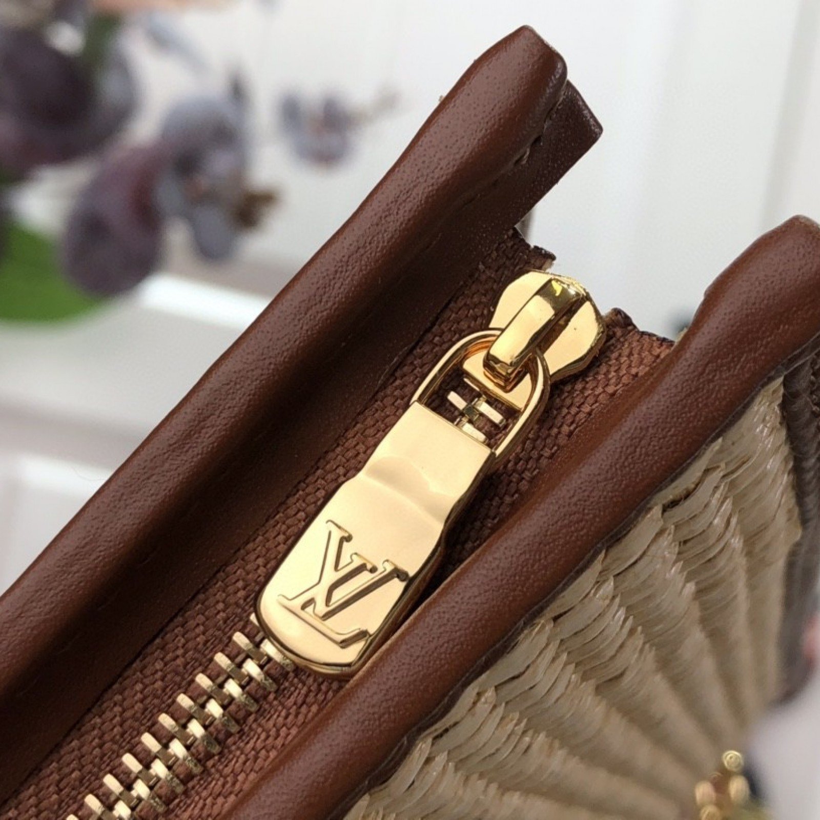 LV TOILETRY POUCH ON CHAIN M81366