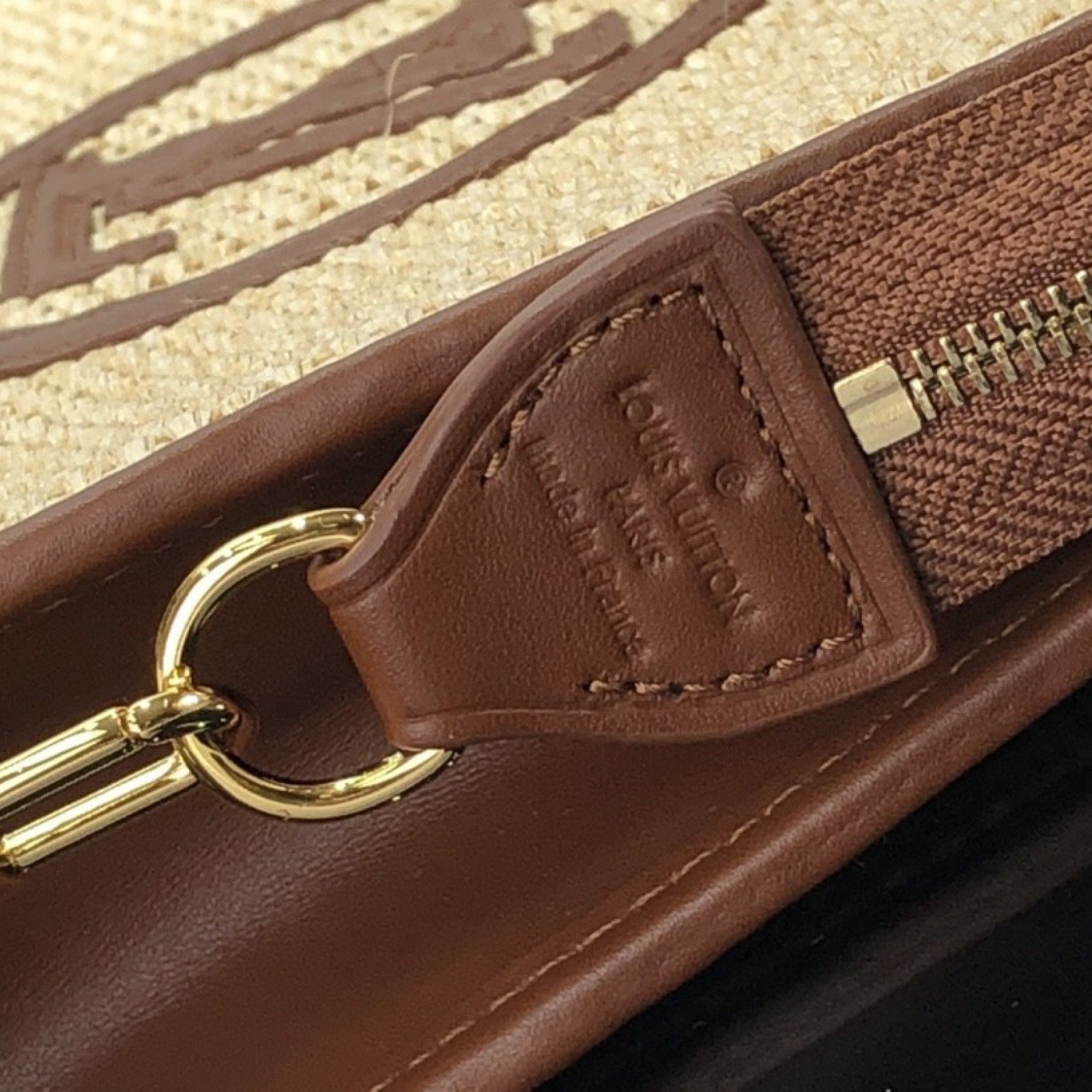 LV TOILETRY POUCH ON CHAIN M81366