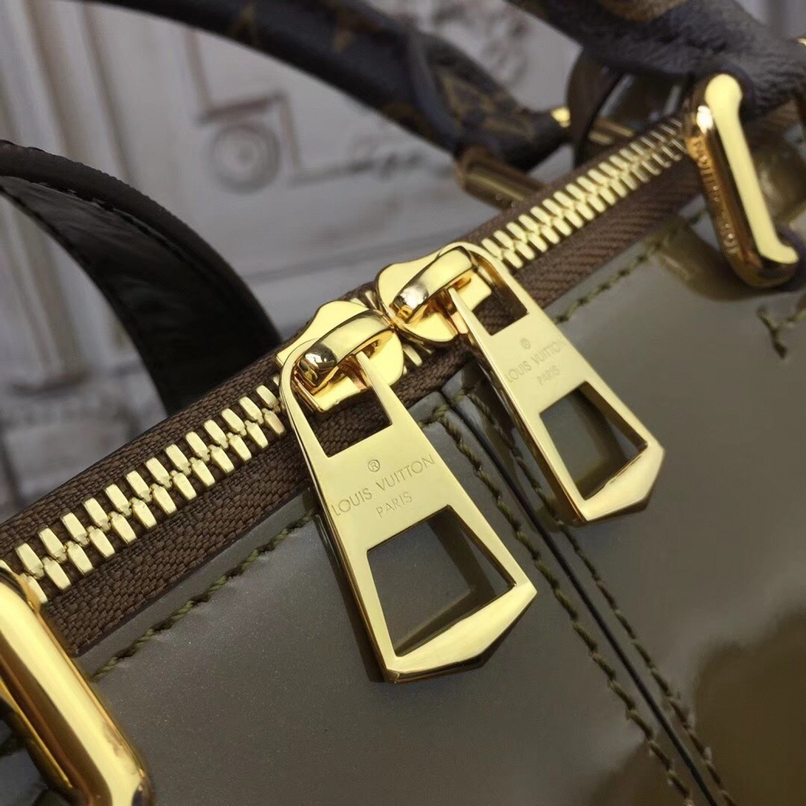 LV TOTE MIROIR M54394