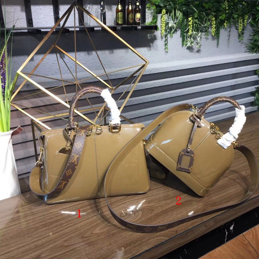 LV TOTE MIROIR M54394