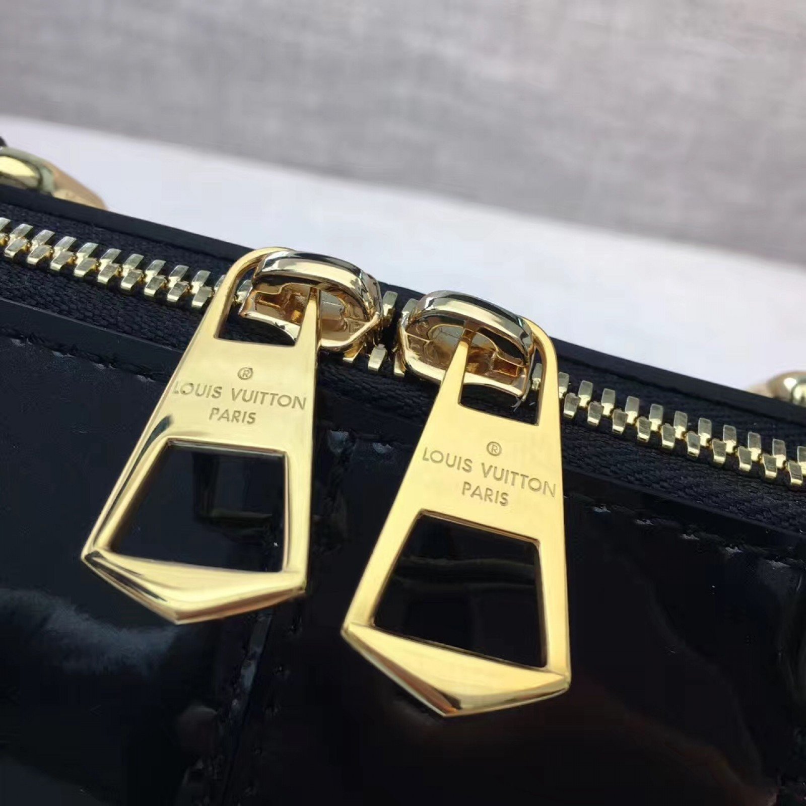 LV TOTE MIROIR M54640