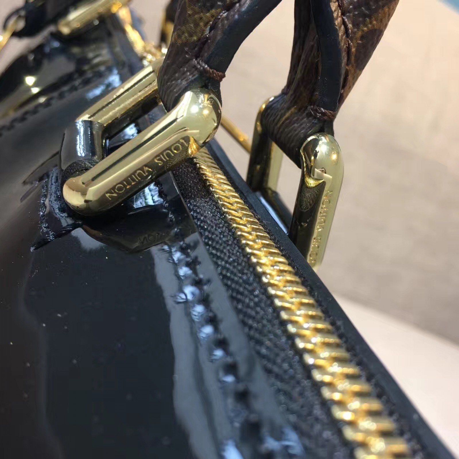 LV TOTE MIROIR M54640