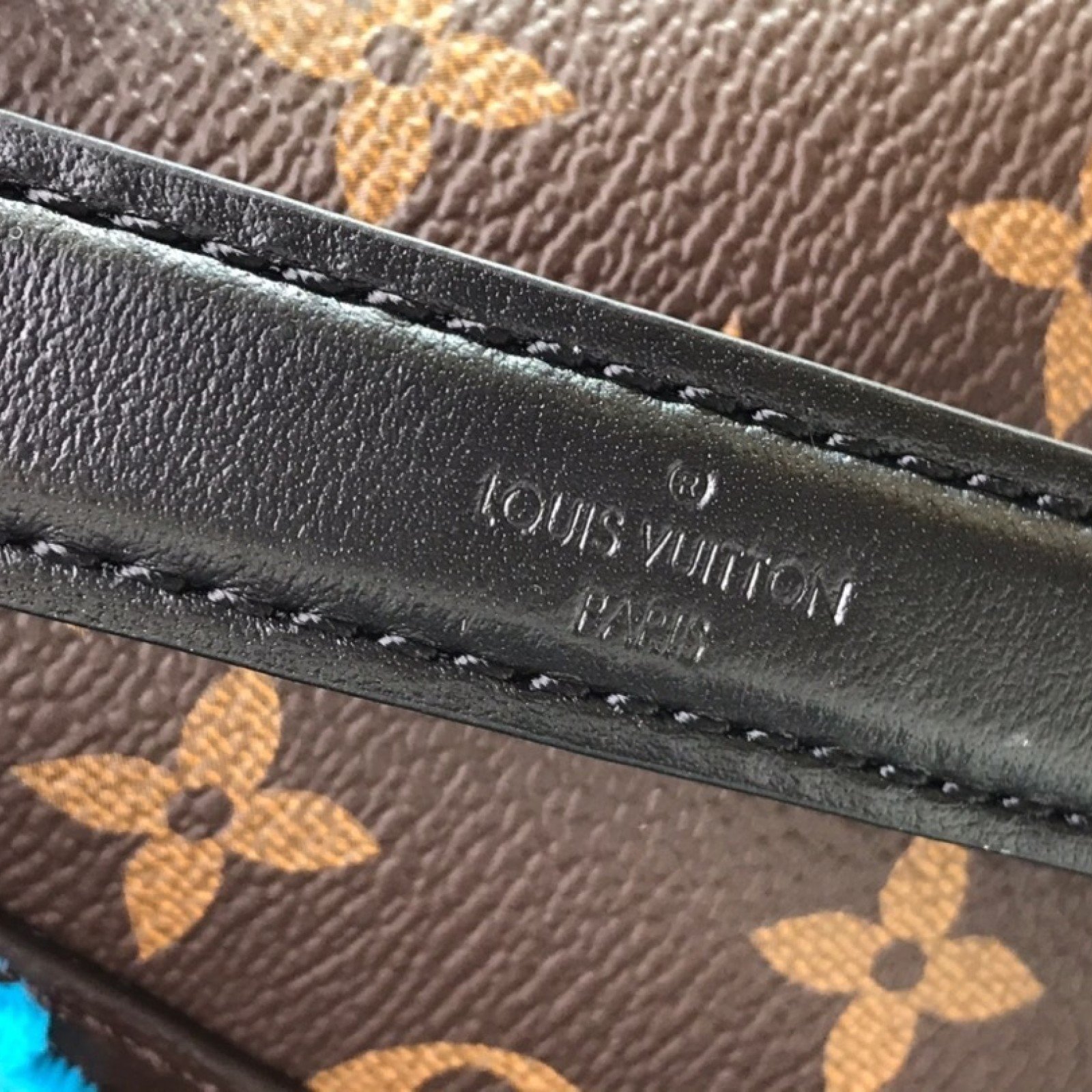 LV TRIANGLE MESSENGER M45078