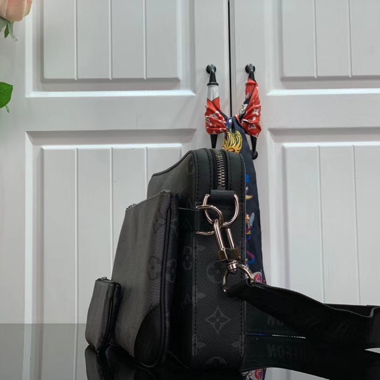 LV TRIO MESSENGER M69443