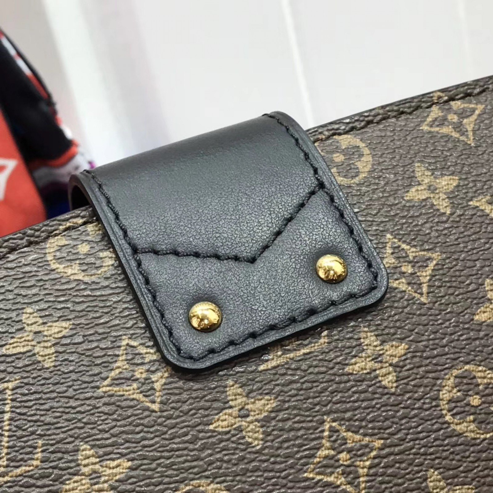LV TRUNK CLUTCH M43596
