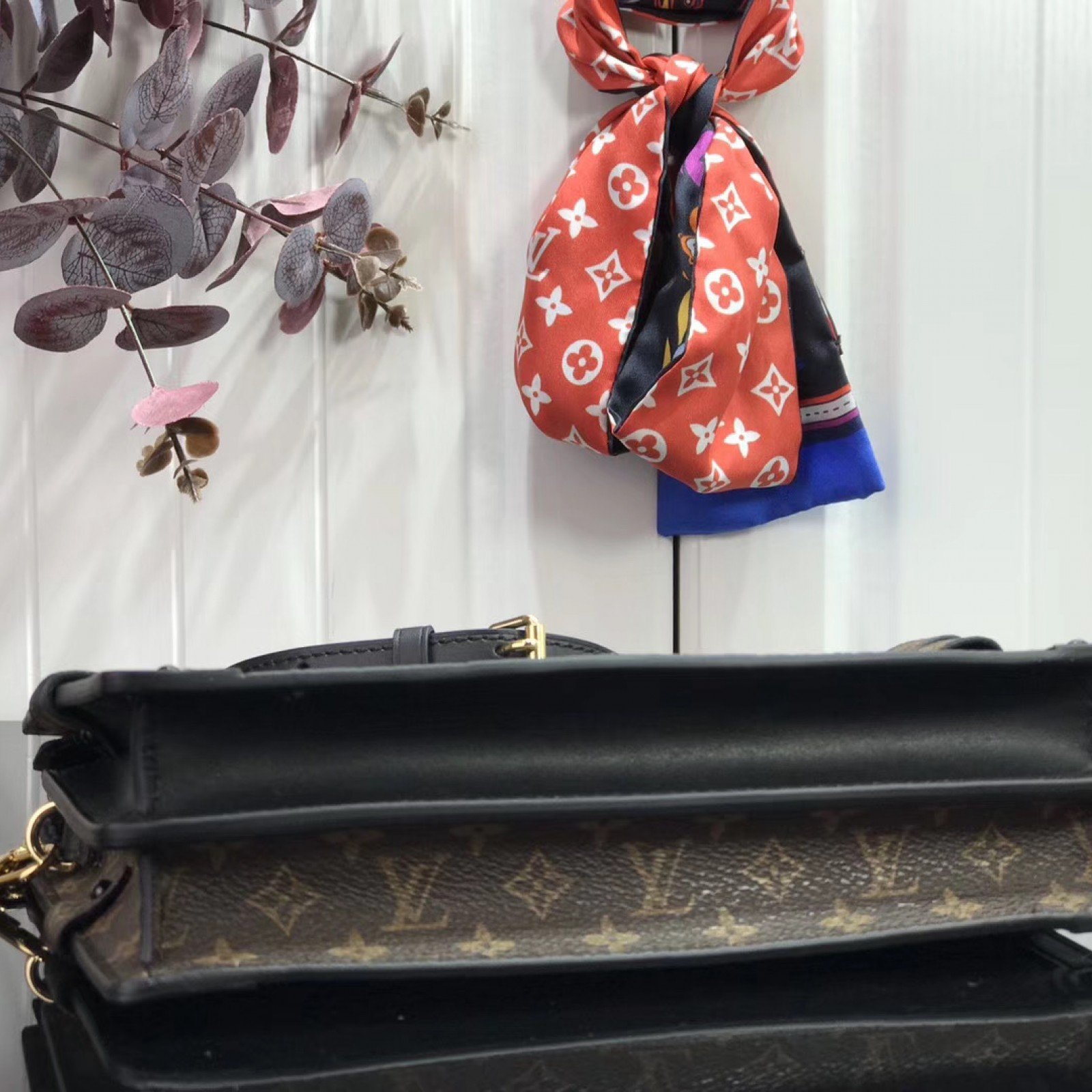 LV TRUNK CLUTCH M43596