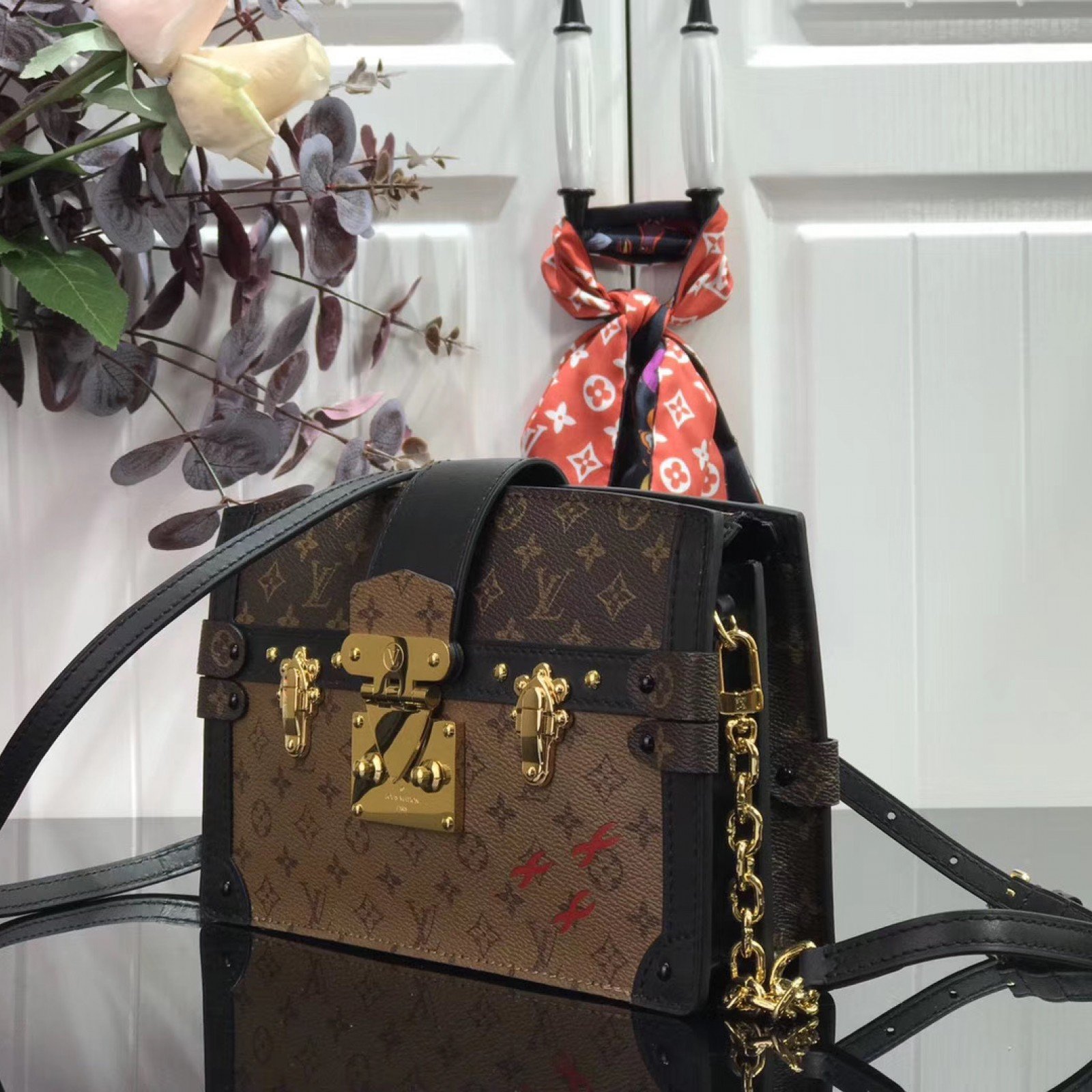 LV TRUNK CLUTCH M43596