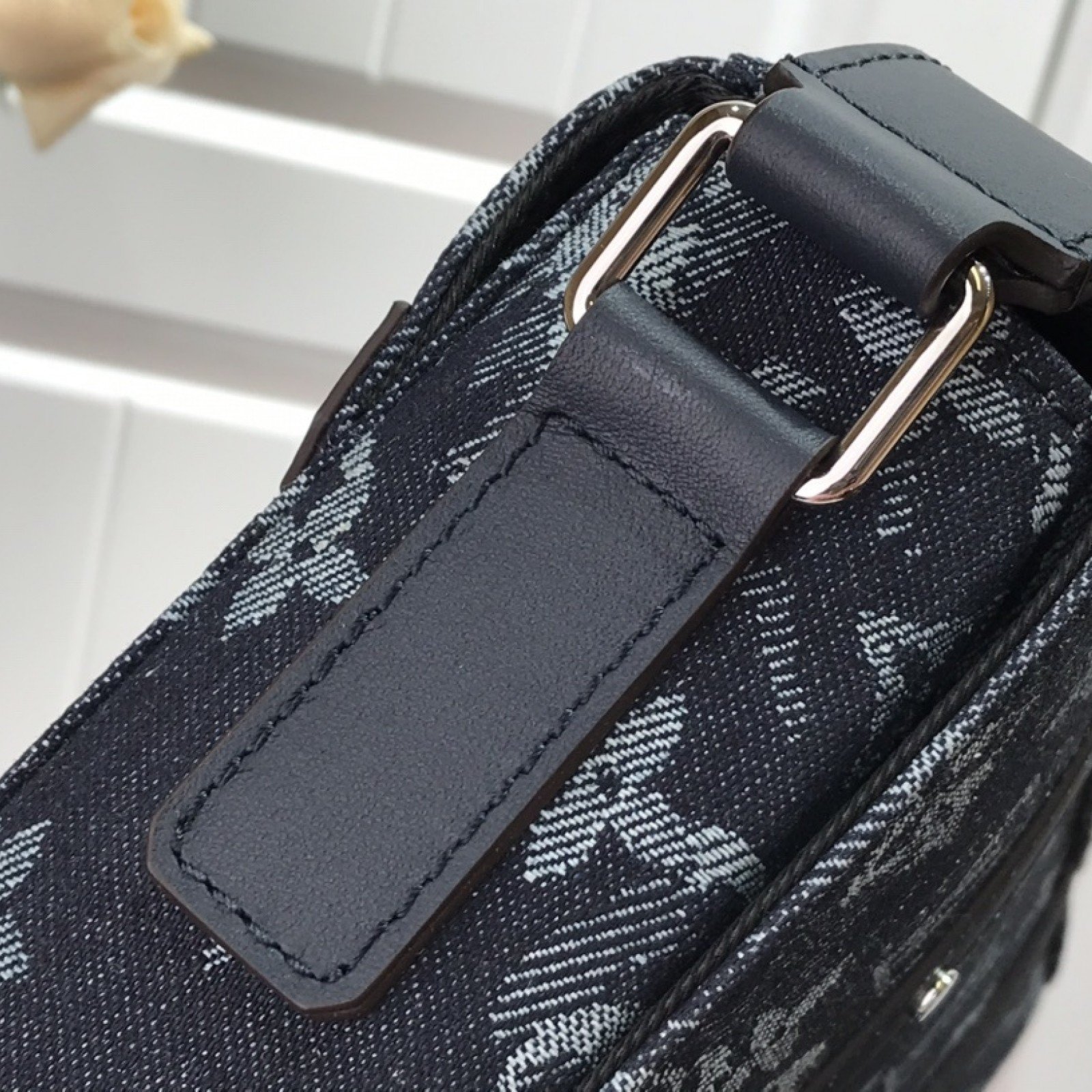 LV TRUNK MESSENGER M57282