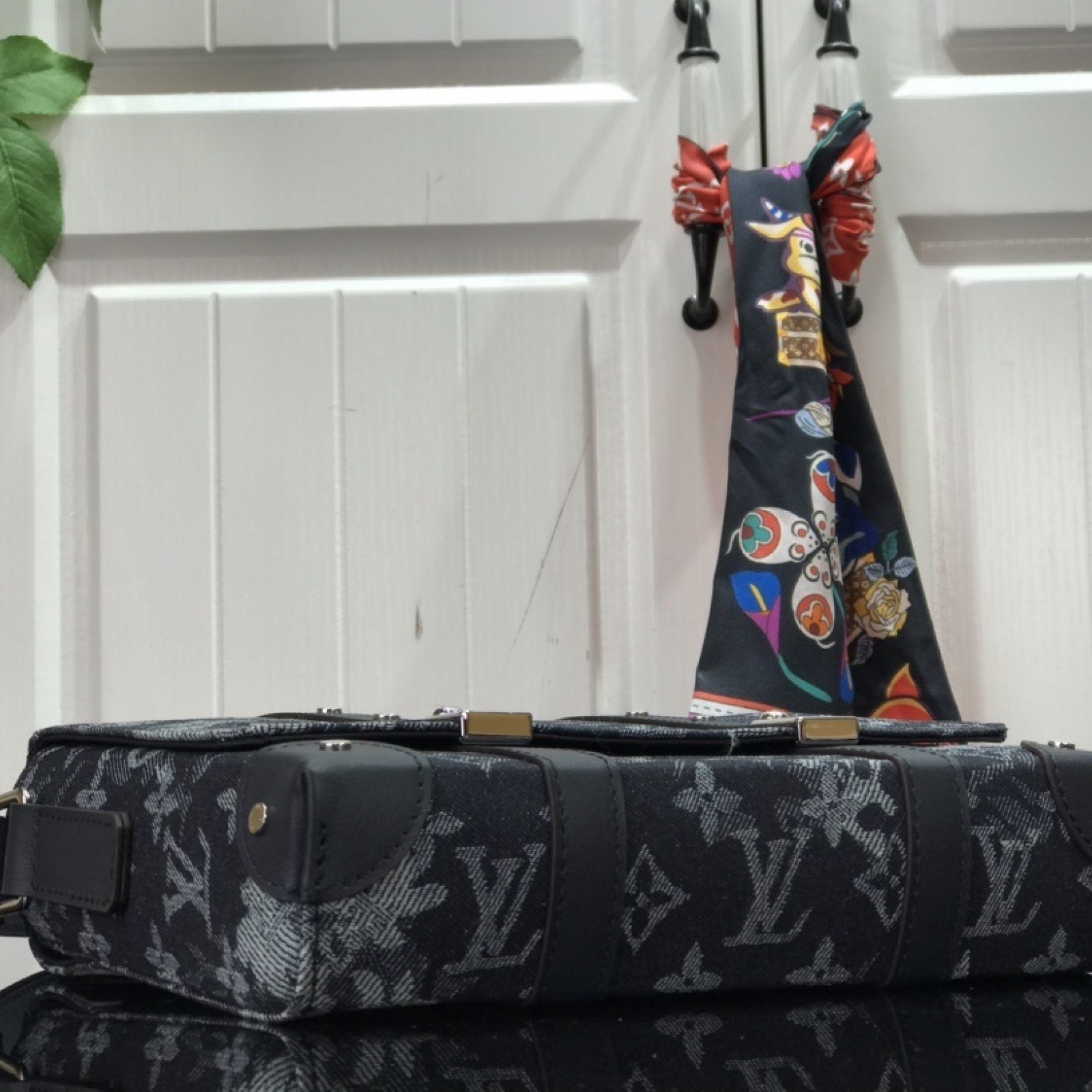 LV TRUNK MESSENGER M57282