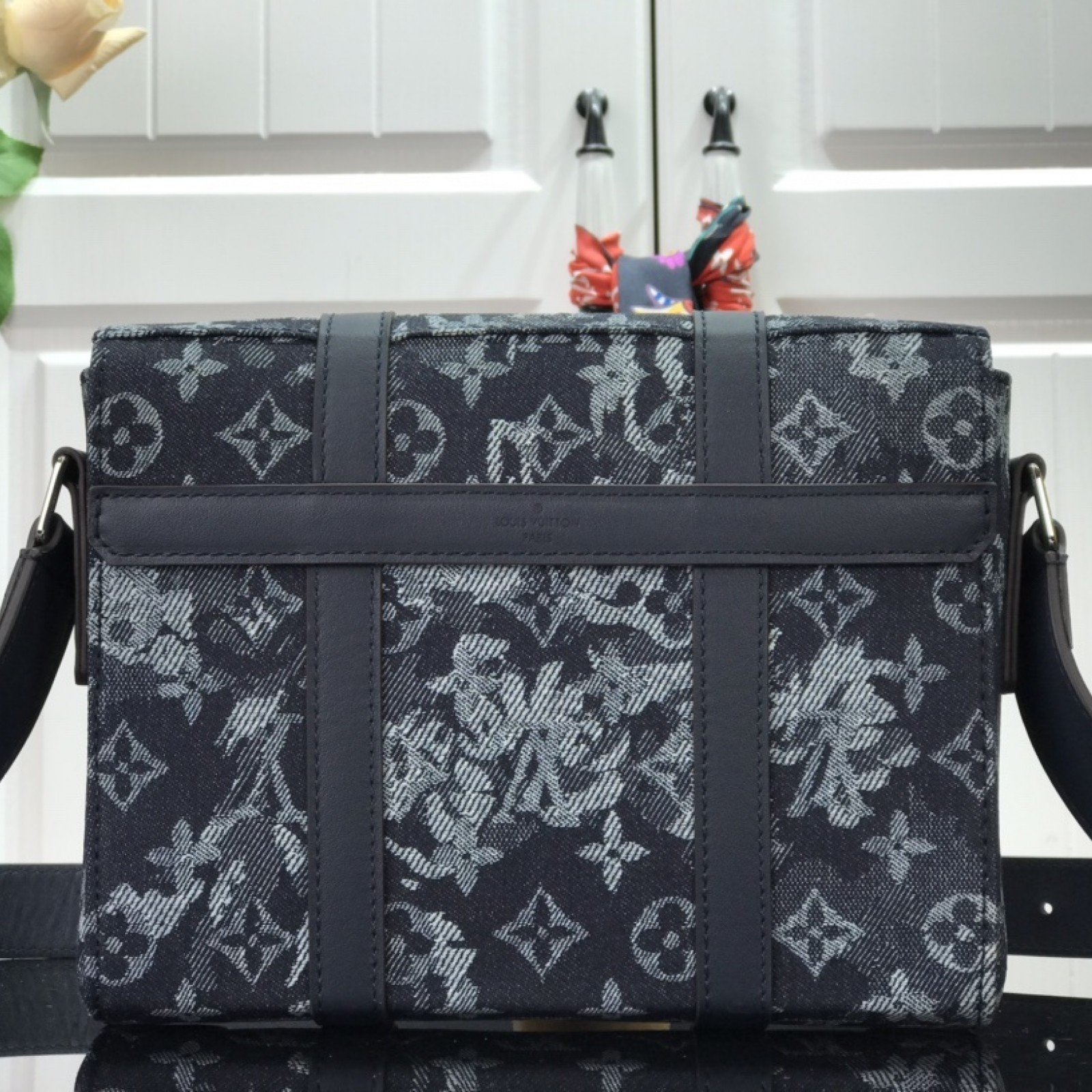 LV TRUNK MESSENGER M57282