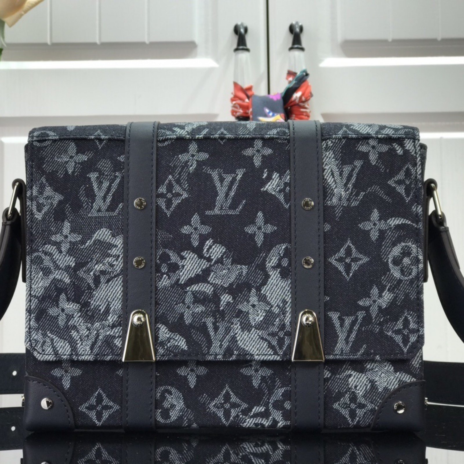 LV TRUNK MESSENGER M57282
