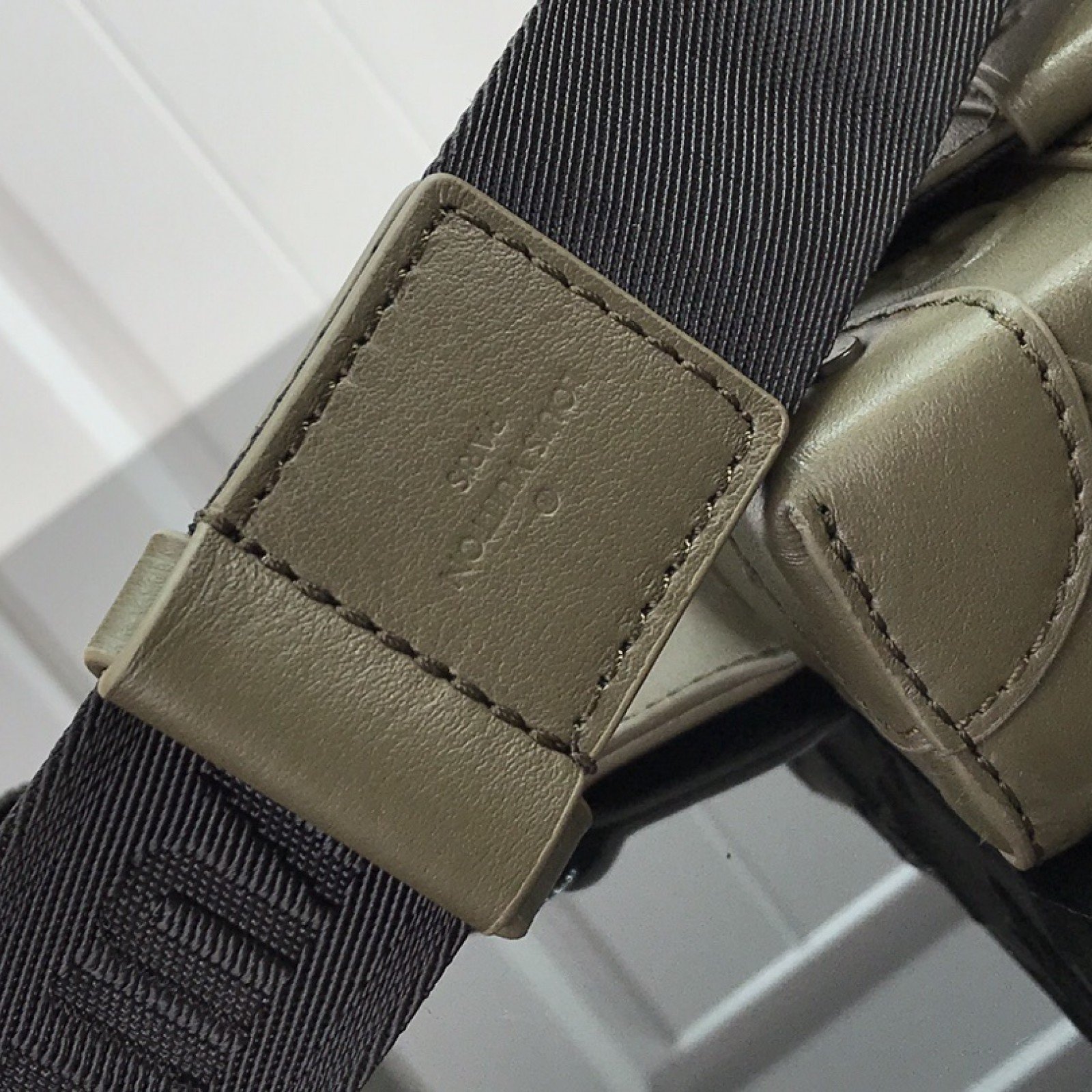 LV TRUNK MESSENGER M57952