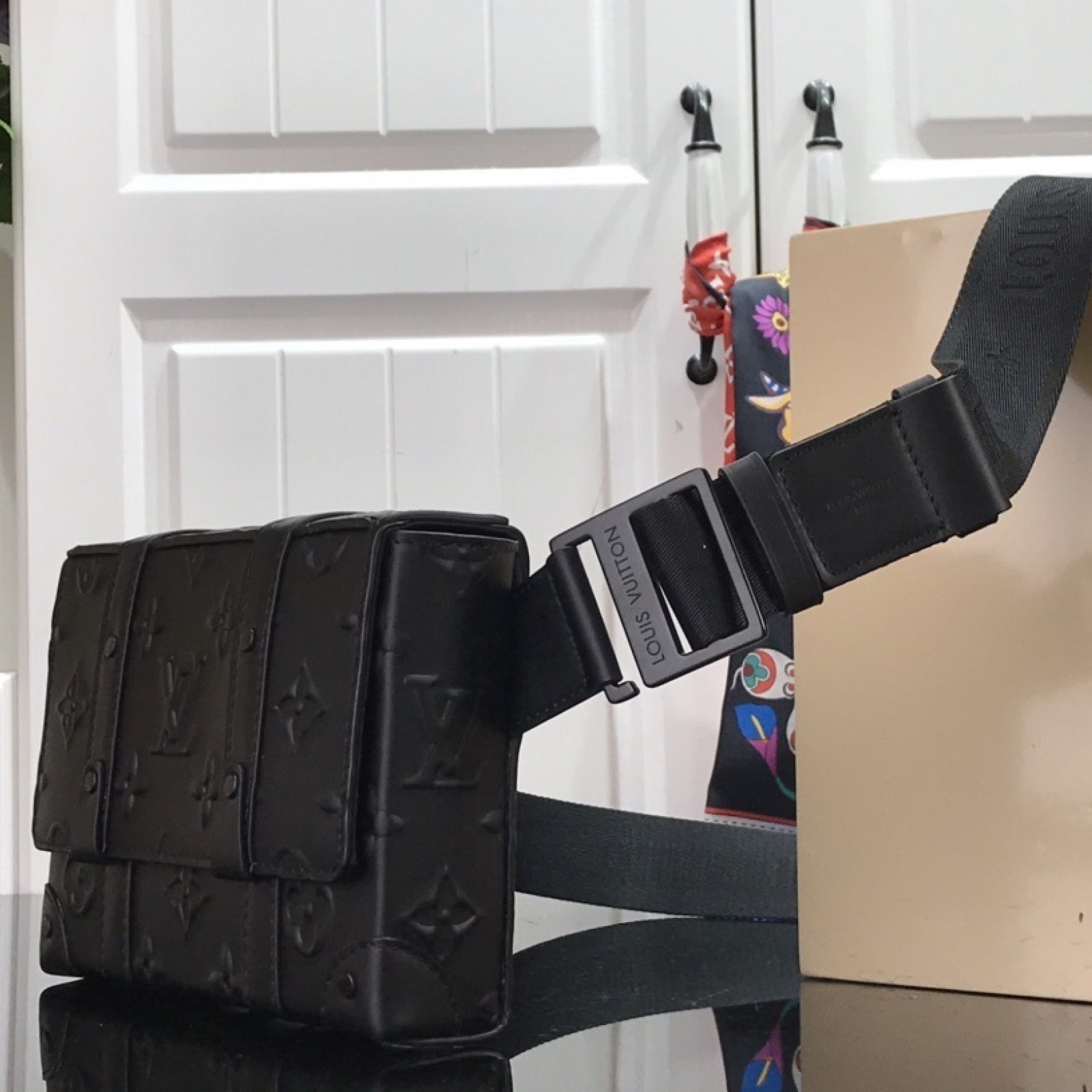 LV TRUNK MESSENGER M57952