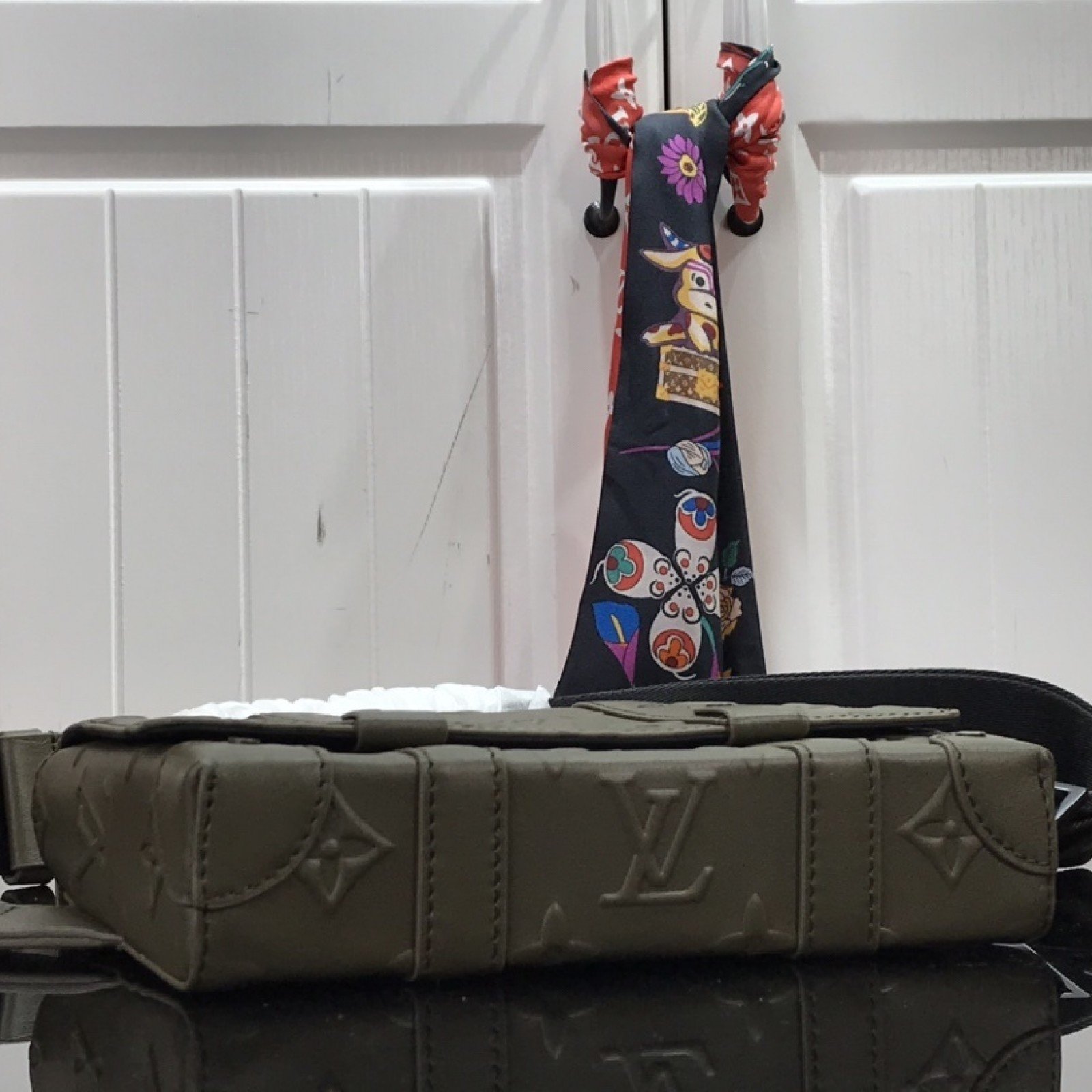 LV TRUNK MESSENGER M57952