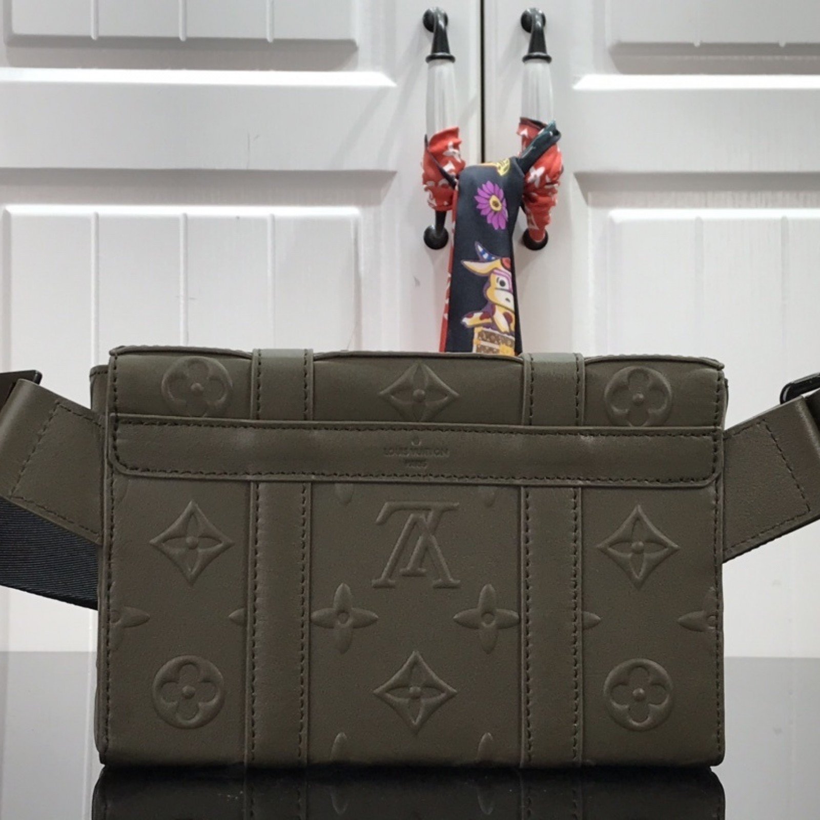LV TRUNK MESSENGER M57952