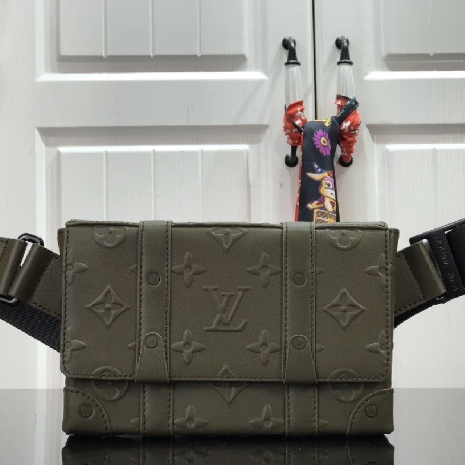LV TRUNK MESSENGER M57952