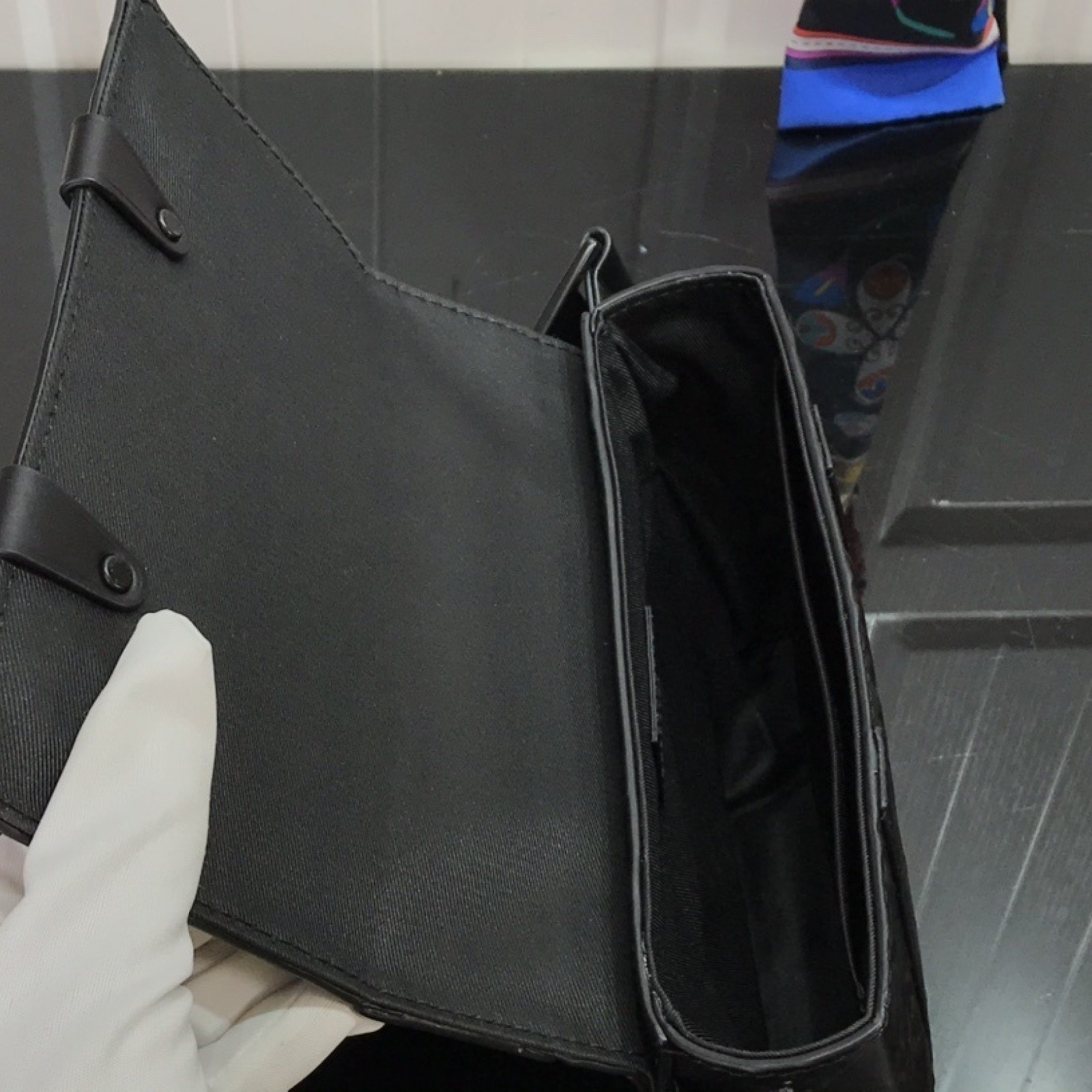 LV TRUNK MESSENGER M57952