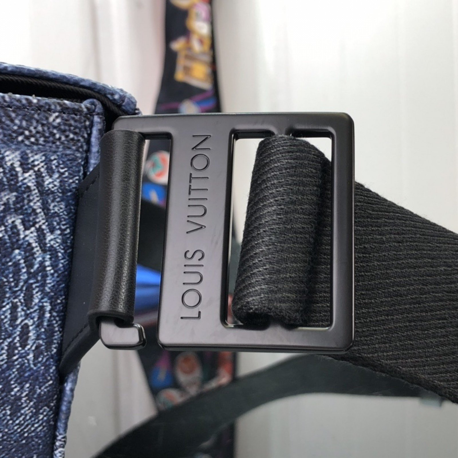 LV TRUNK SLINGBAG N50061