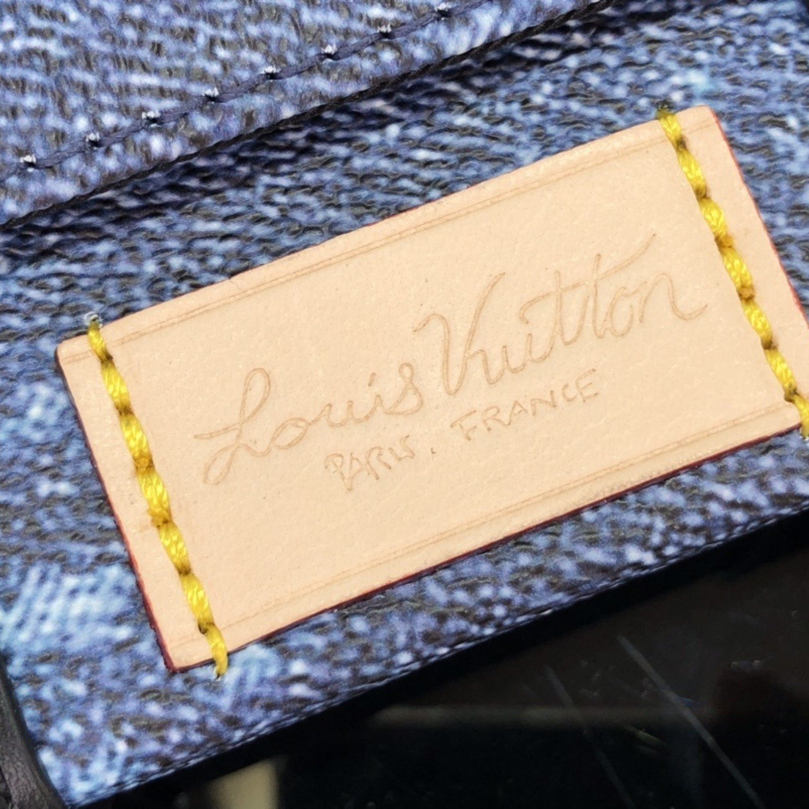 LV TRUNK SLINGBAG N50061