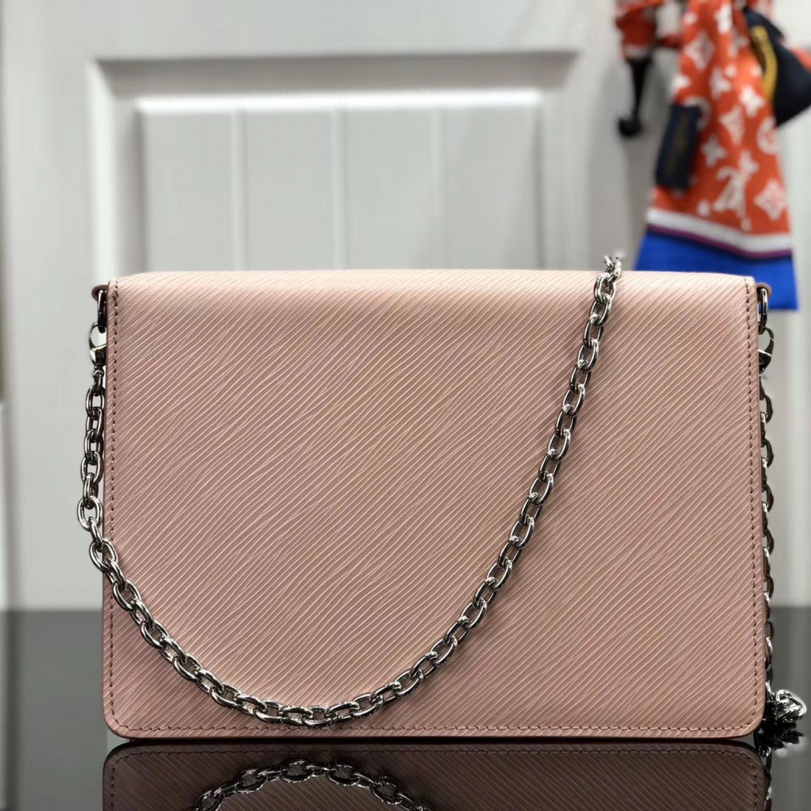 LV TWIST BELT CHAIN WALLET M68559