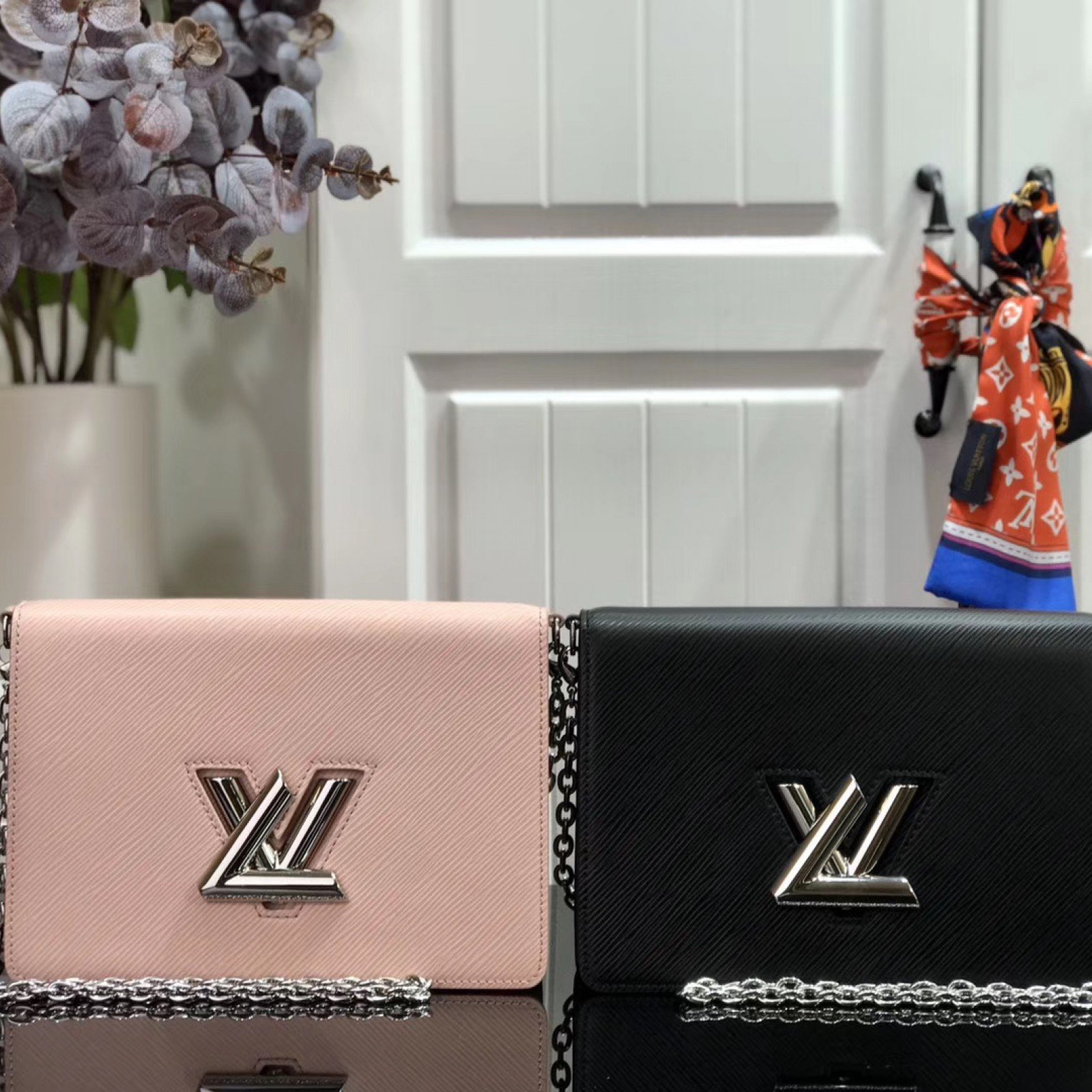 LV TWIST BELT CHAIN WALLET M68559