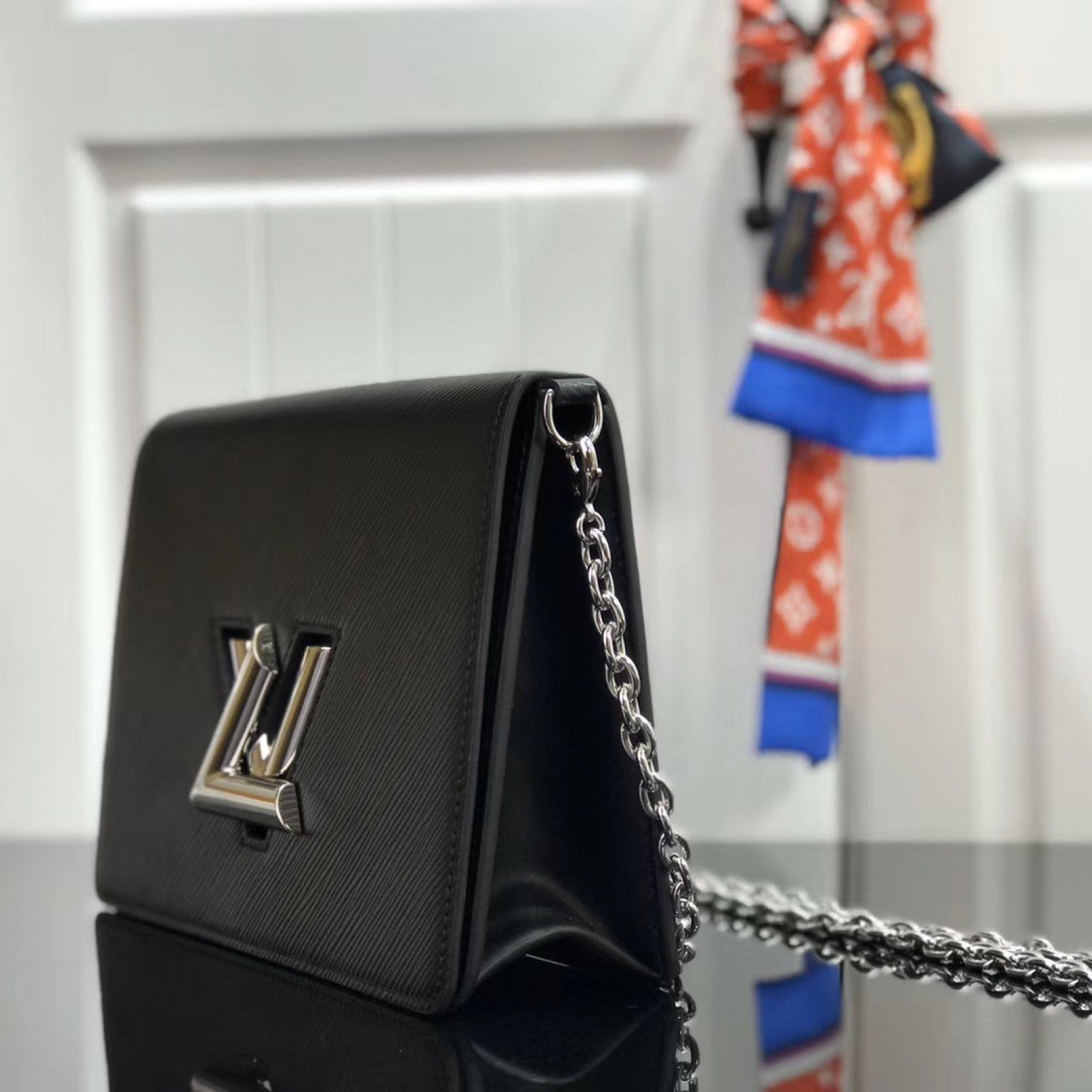 LV TWIST BELT CHAIN WALLET M68559