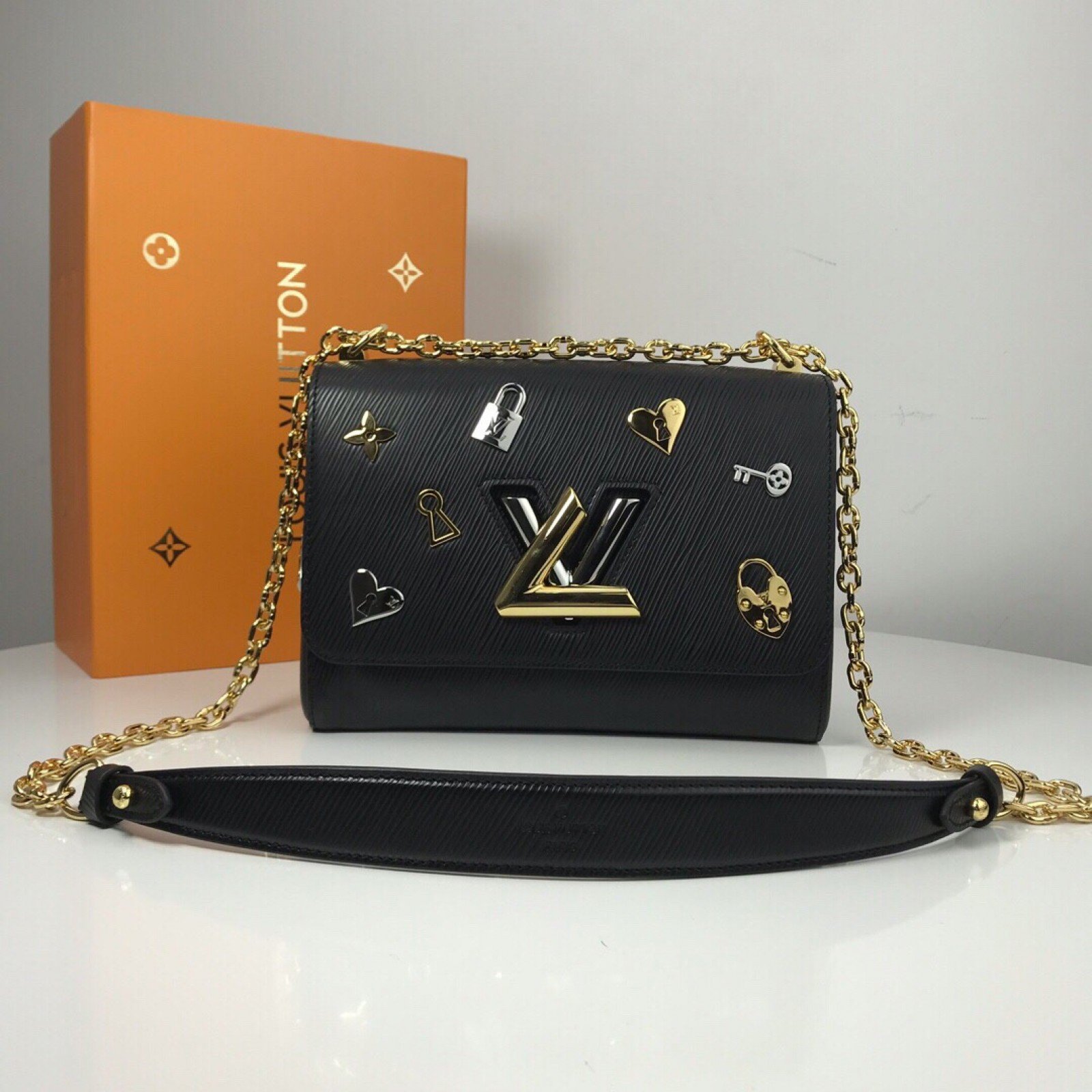LV TWIST MM BAG M52890