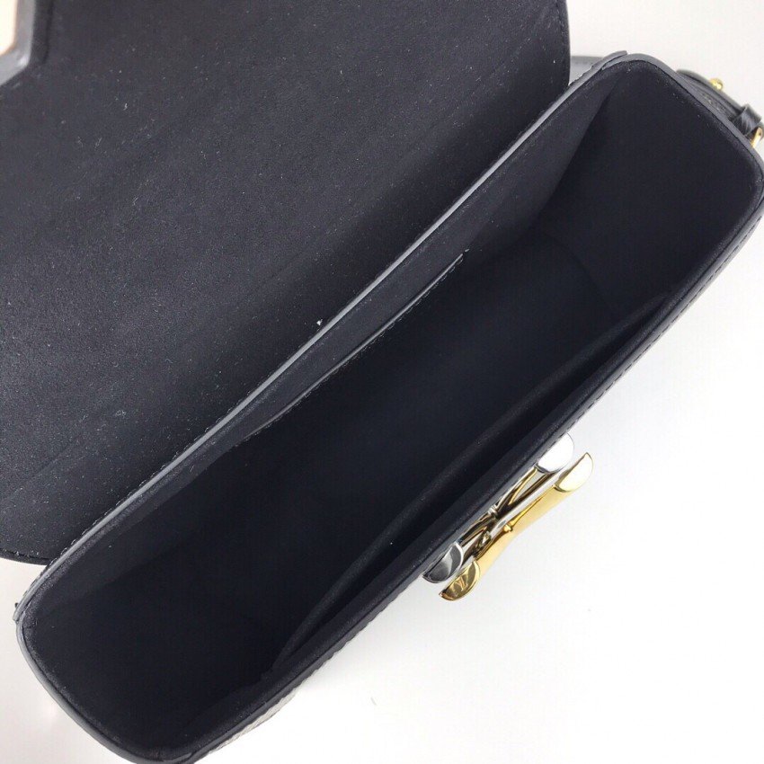 LV TWIST MM BAG M52890