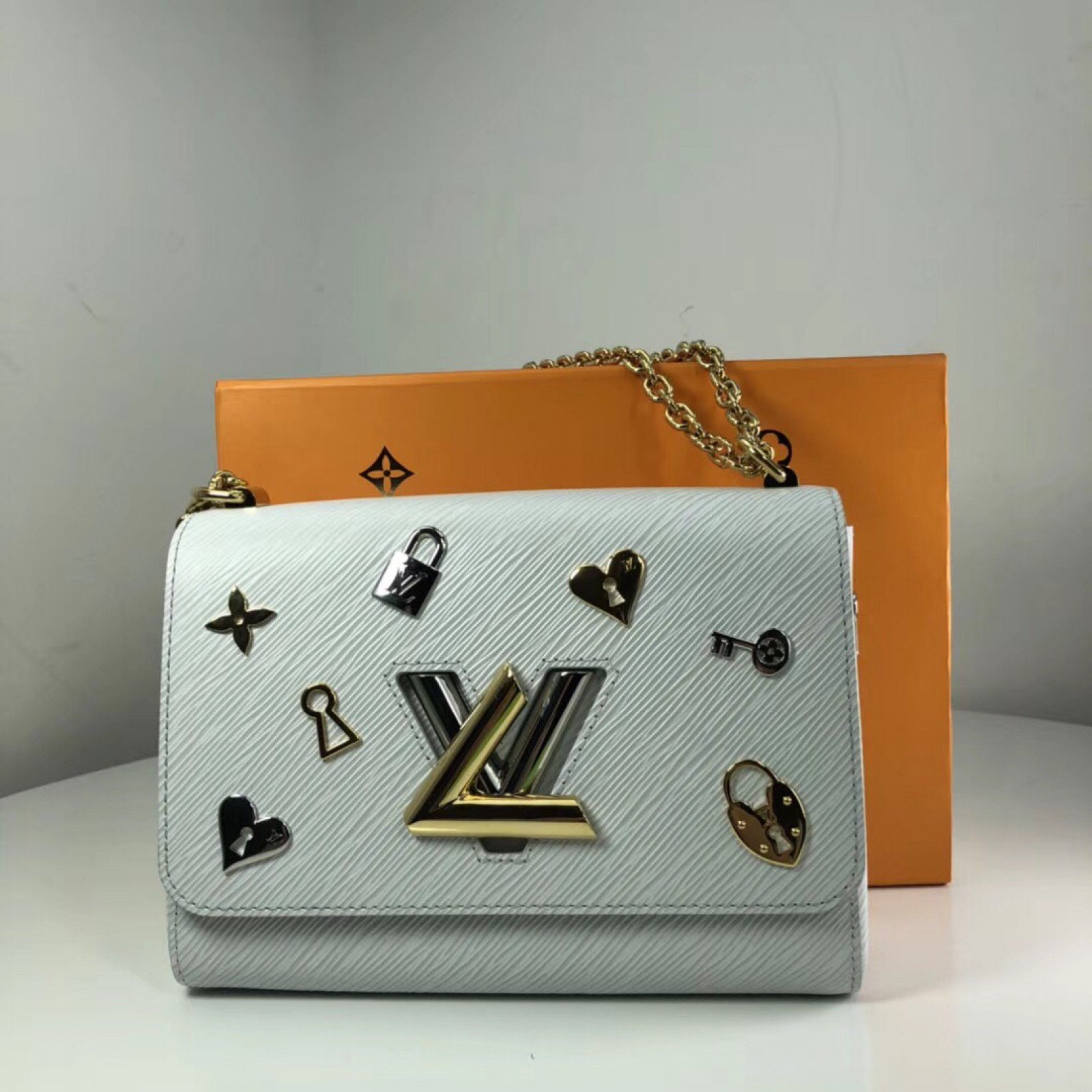 LV TWIST MM BAG M52890